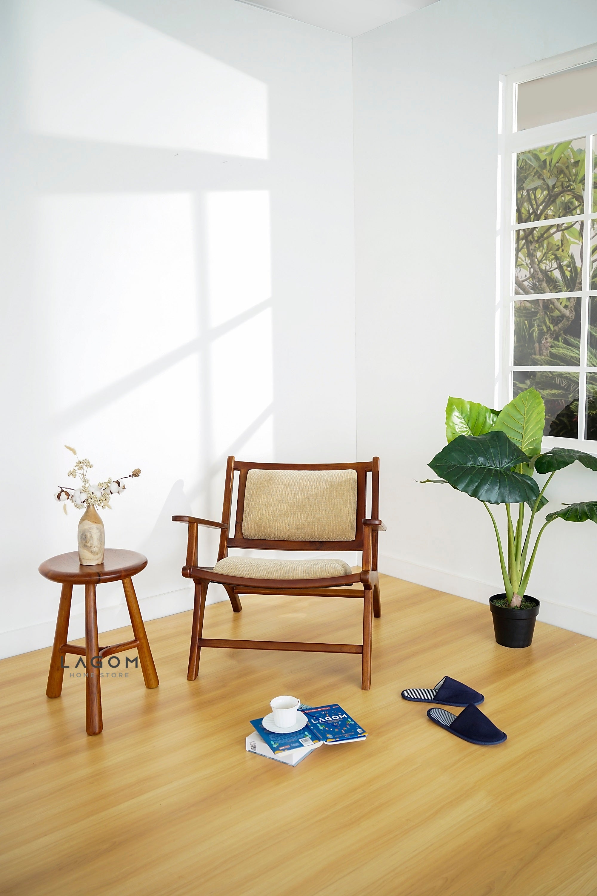 Kursi Cafe/Bar Kayu Jati Estetik dan Minimalis Bar Stool Lagom Home Store Jati Furnitur Teak Furniture Jakarta