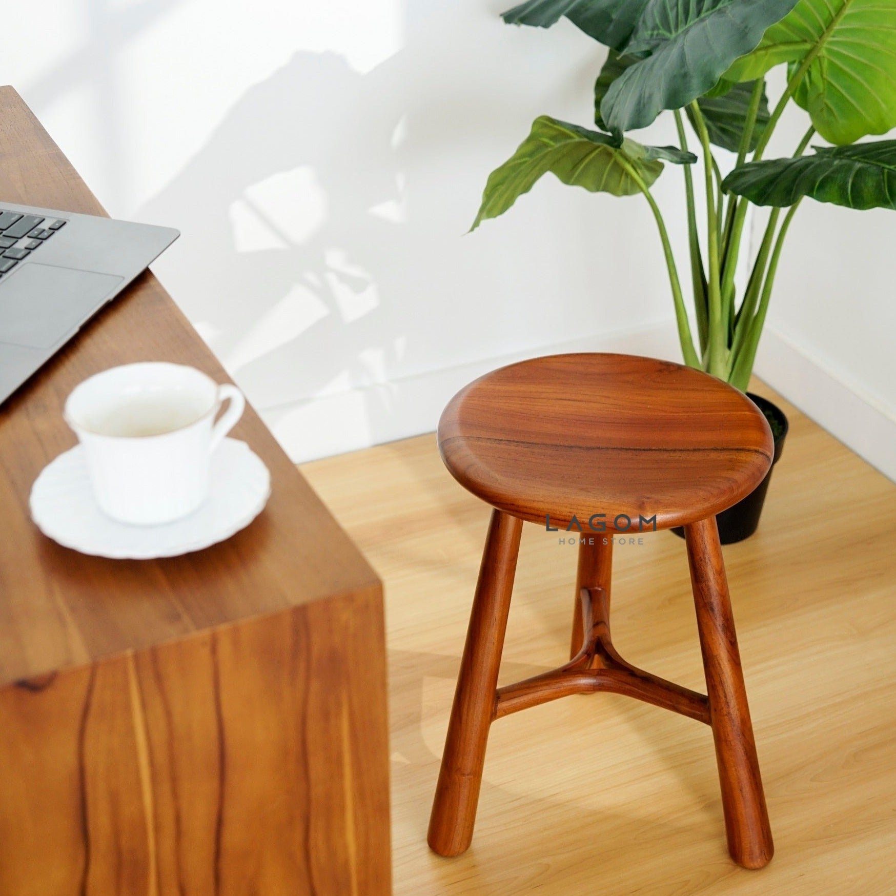 Kursi Cafe/Bar Kayu Jati Estetik dan Minimalis Bar Stool Lagom Home Store Jati Furnitur Teak Furniture Jakarta