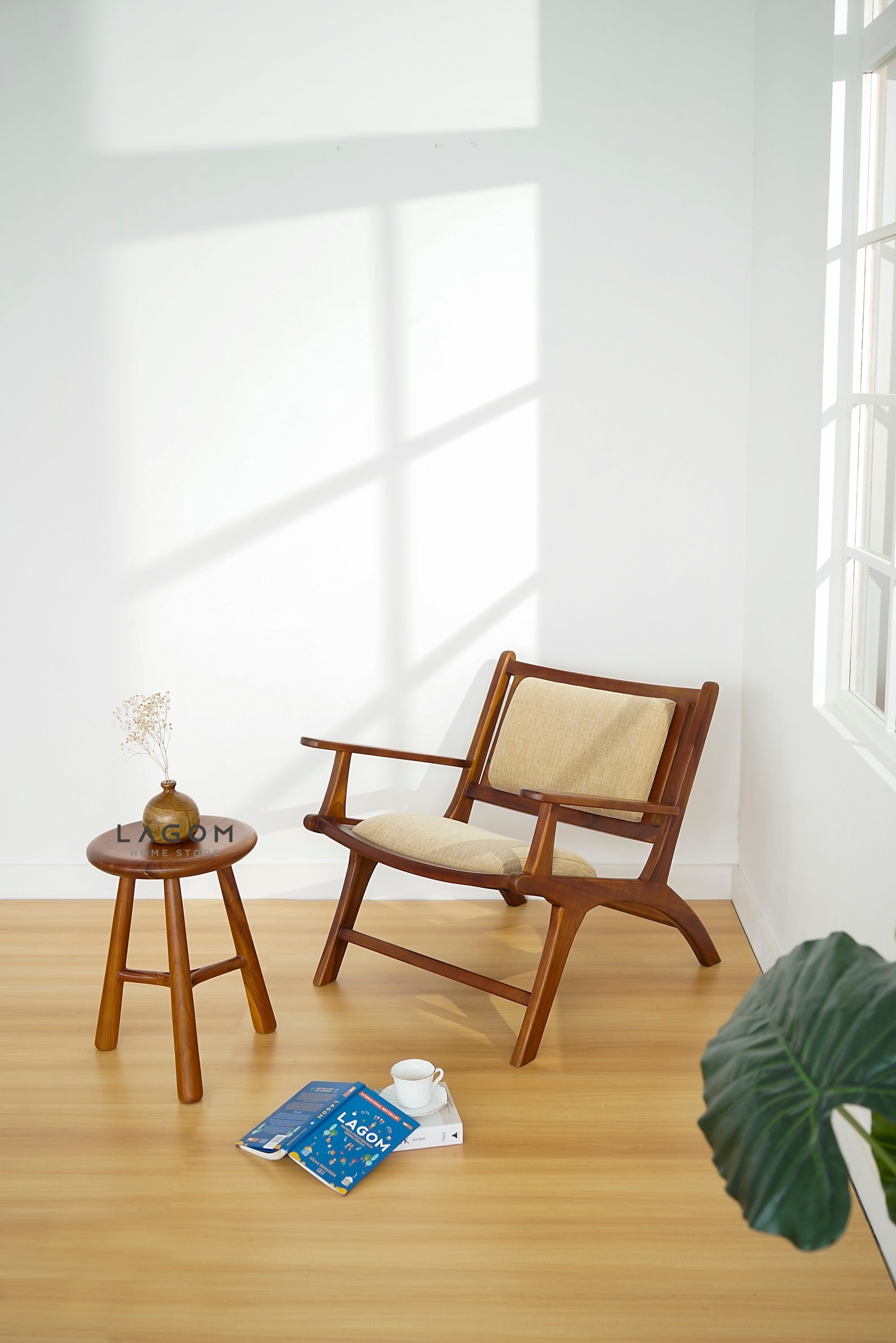 Kursi Cafe/Bar Kayu Jati Estetik dan Minimalis Bar Stool Lagom Home Store Jati Furnitur Teak Furniture Jakarta