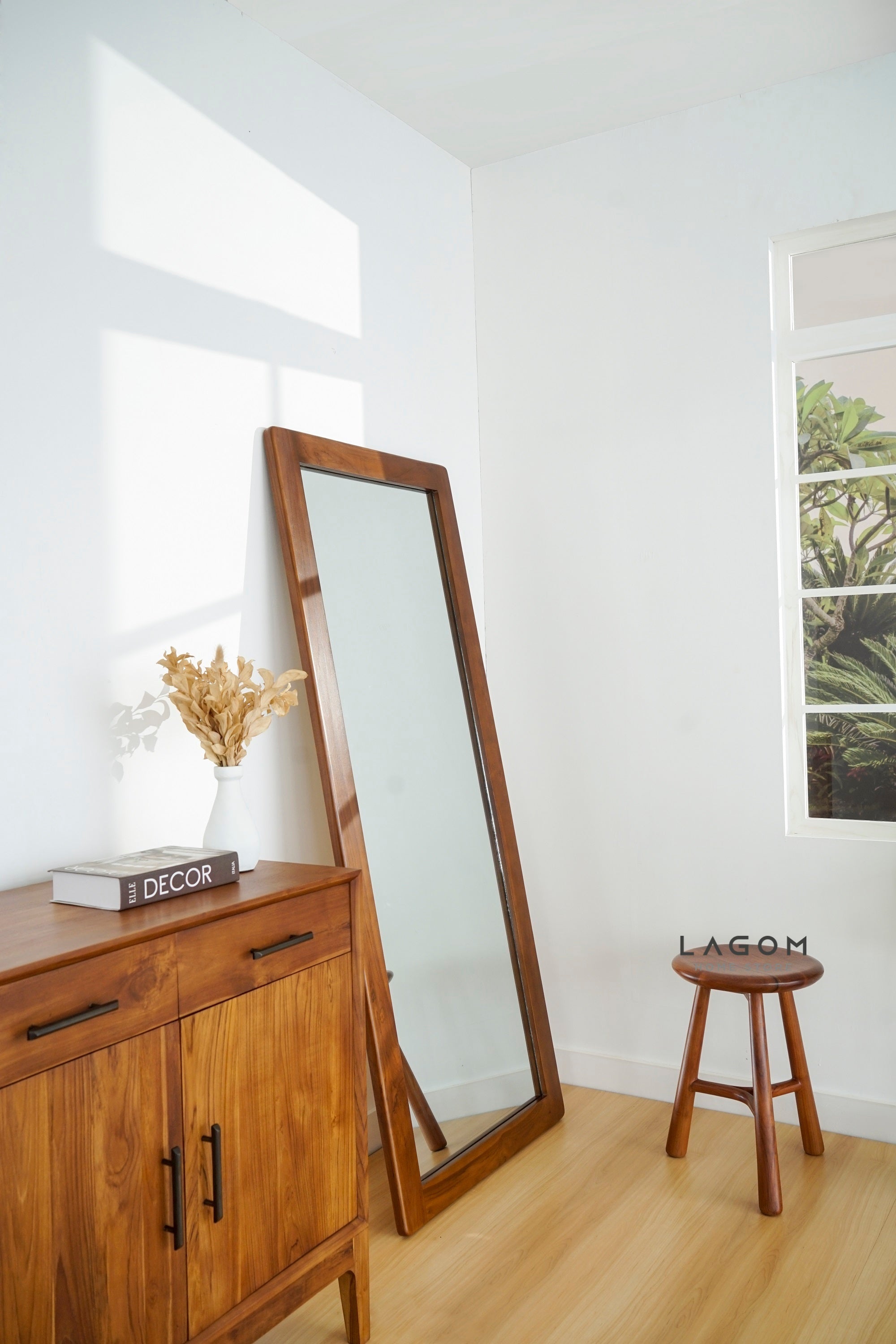 Kursi Cafe/Bar Kayu Jati Estetik dan Minimalis Bar Stool Lagom Home Store Jati Furnitur Teak Furniture Jakarta