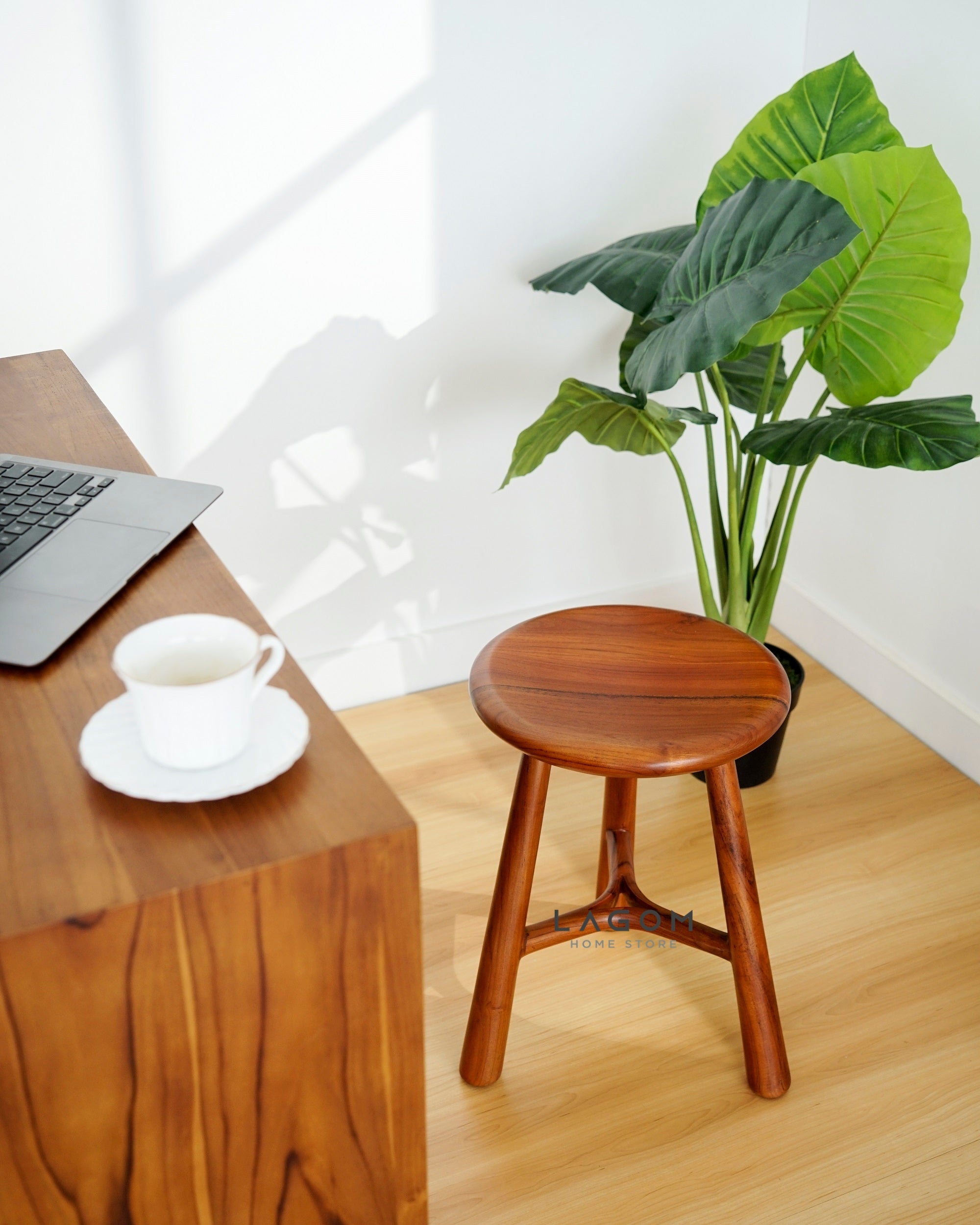Kursi Cafe/Bar Kayu Jati Estetik dan Minimalis Bar Stool Lagom Home Store Jati Furnitur Teak Furniture Jakarta