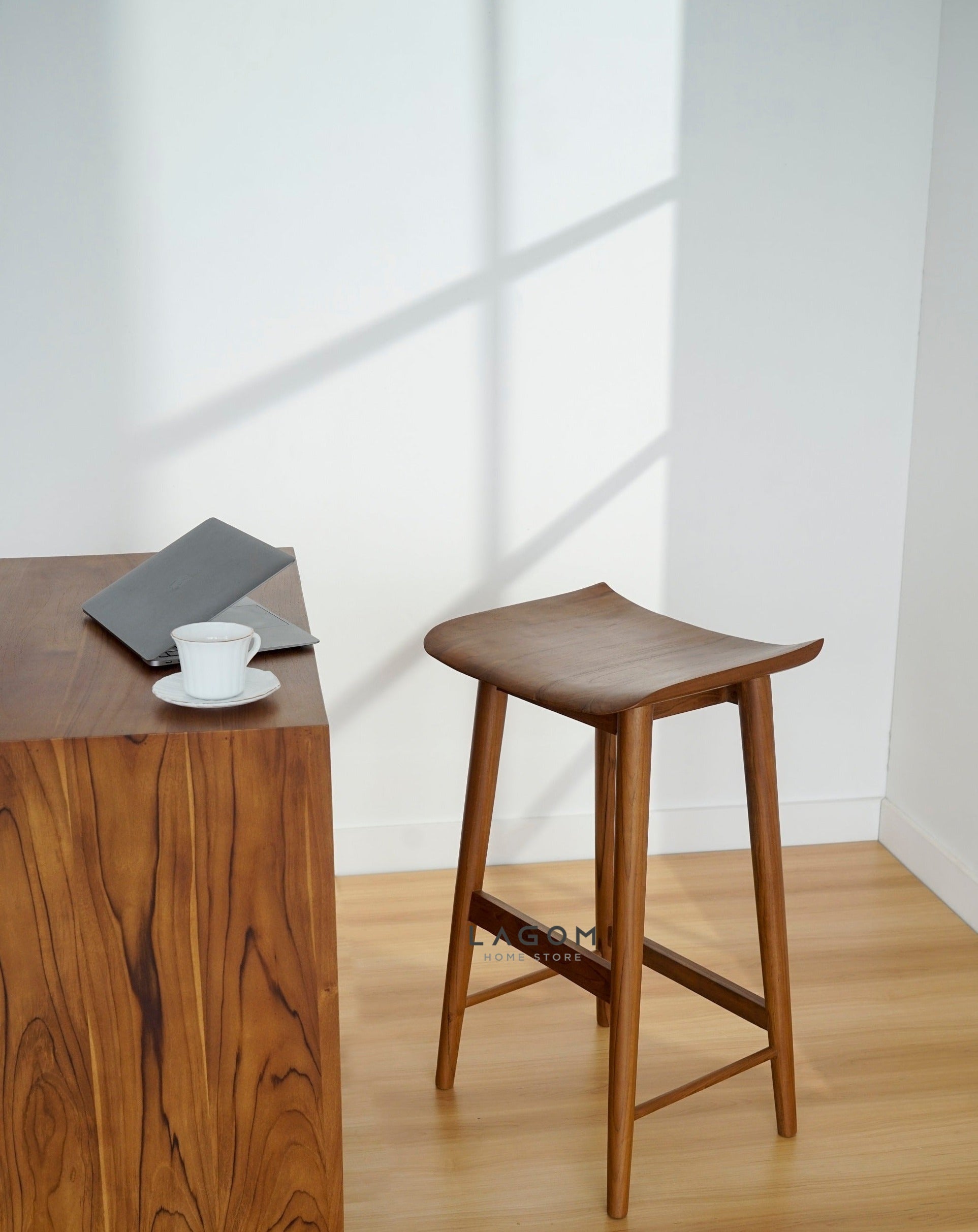 Kursi Cafe/Bar Unik Kayu Jati Minimalis Bar Stool Lagom Home Store Jati Furnitur Teak Furniture Jakarta