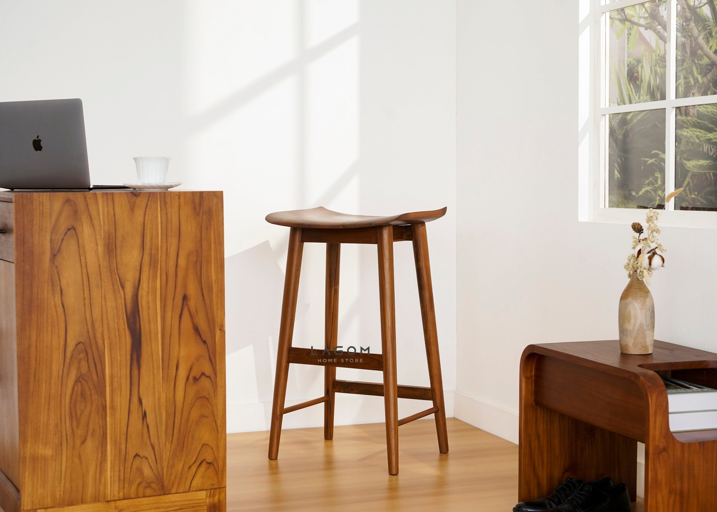 Kursi Cafe/Bar Unik Kayu Jati Minimalis Bar Stool Lagom Home Store Jati Furnitur Teak Furniture Jakarta
