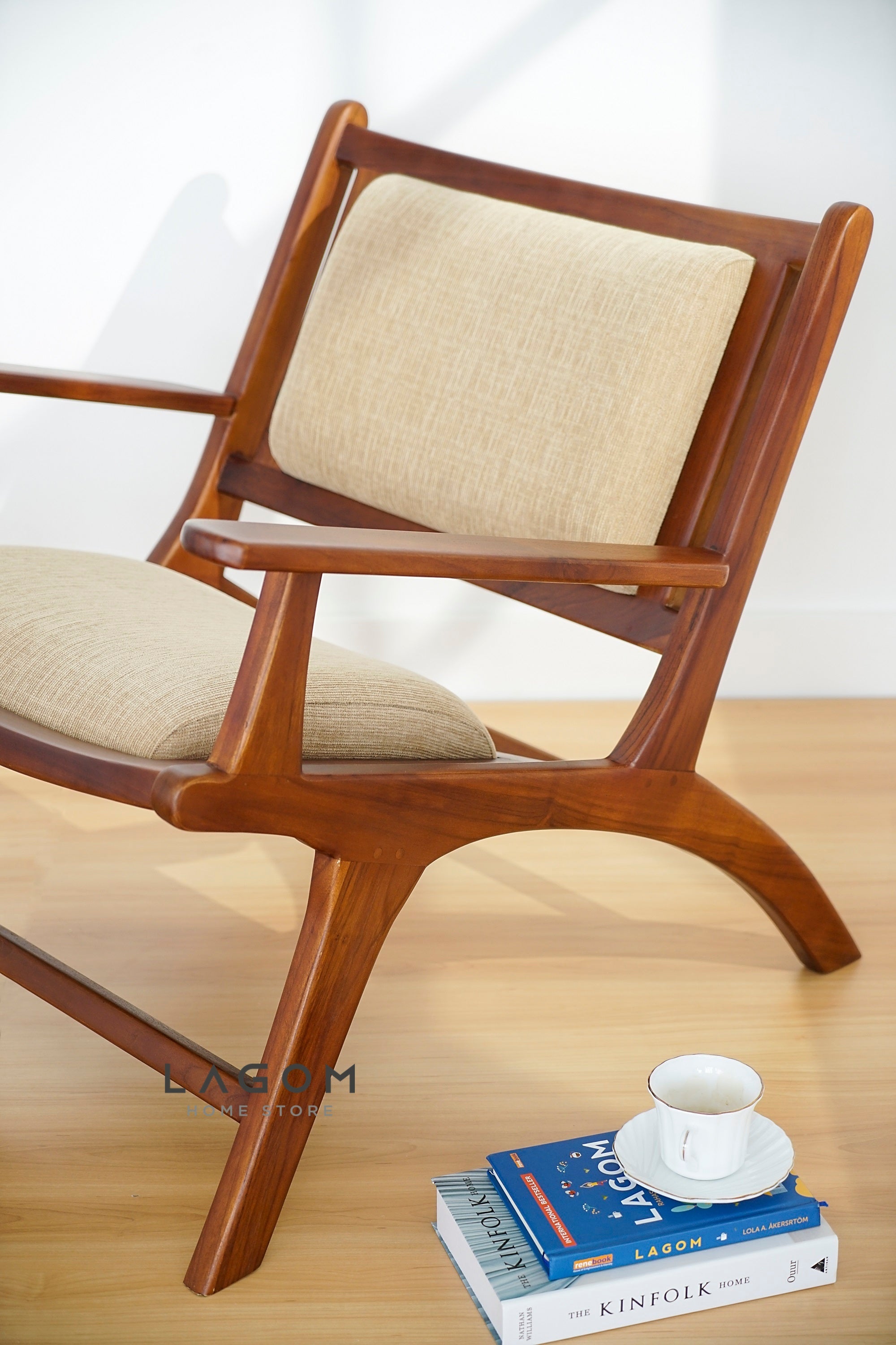 Kursi Santai Kayu Jati dengan Cushion Premium Chair Lagom Home Store Jati Furnitur Teak Furniture Jakarta