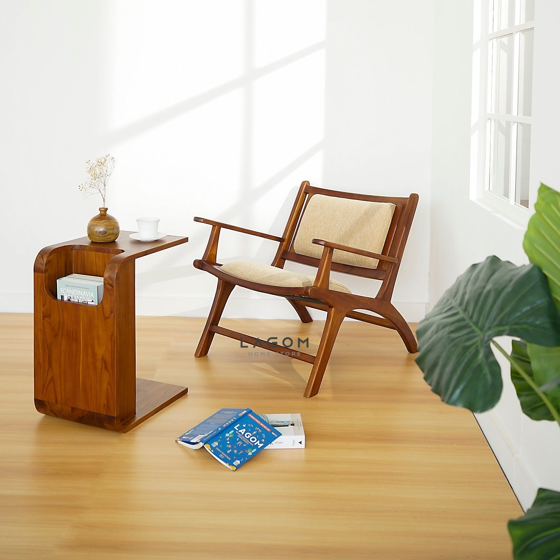Kursi Santai Kayu Jati dengan Cushion Premium Chair Lagom Home Store Jati Furnitur Teak Furniture Jakarta