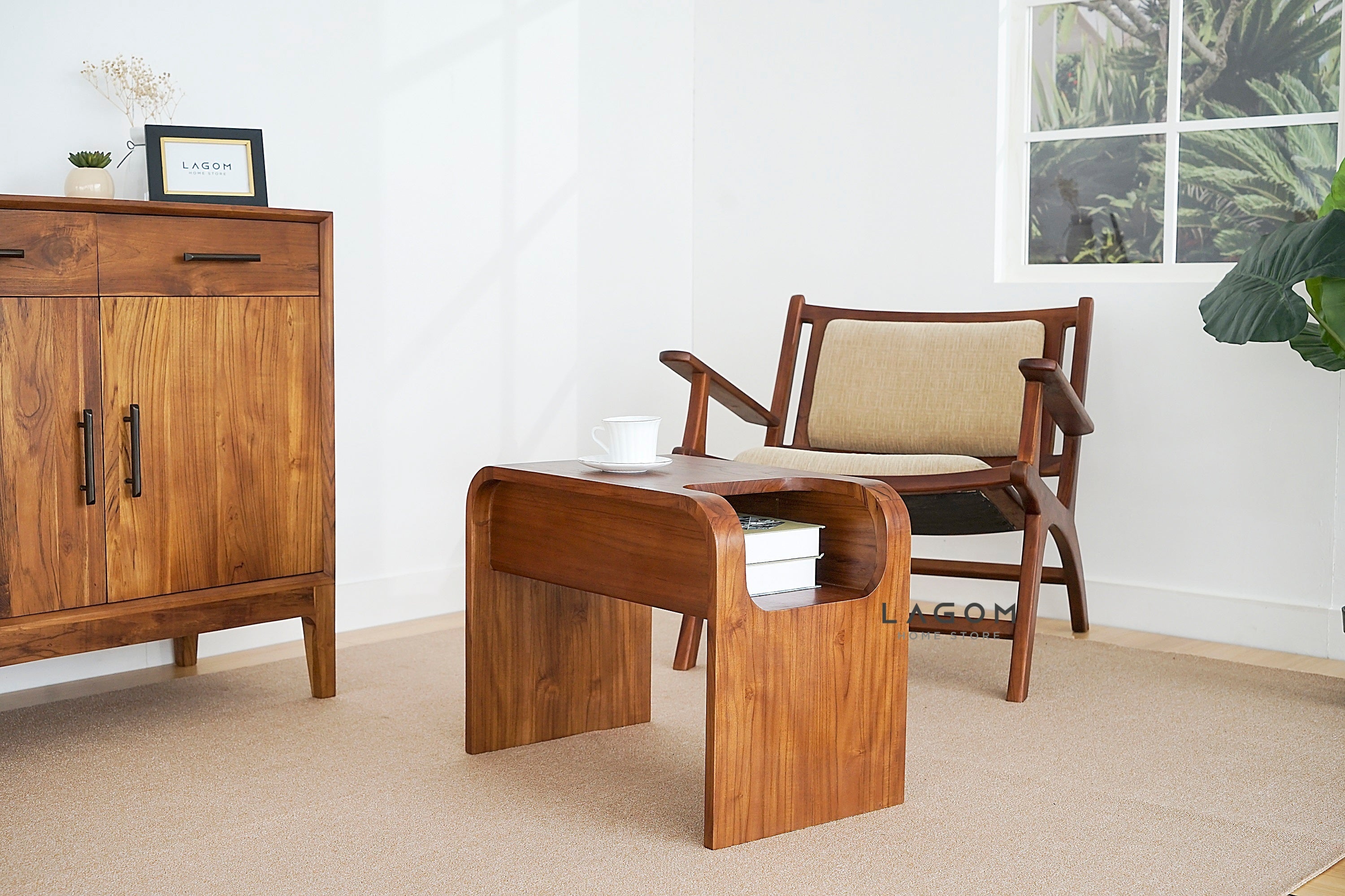 Kursi Santai Kayu Jati dengan Cushion Premium Chair Lagom Home Store Jati Furnitur Teak Furniture Jakarta
