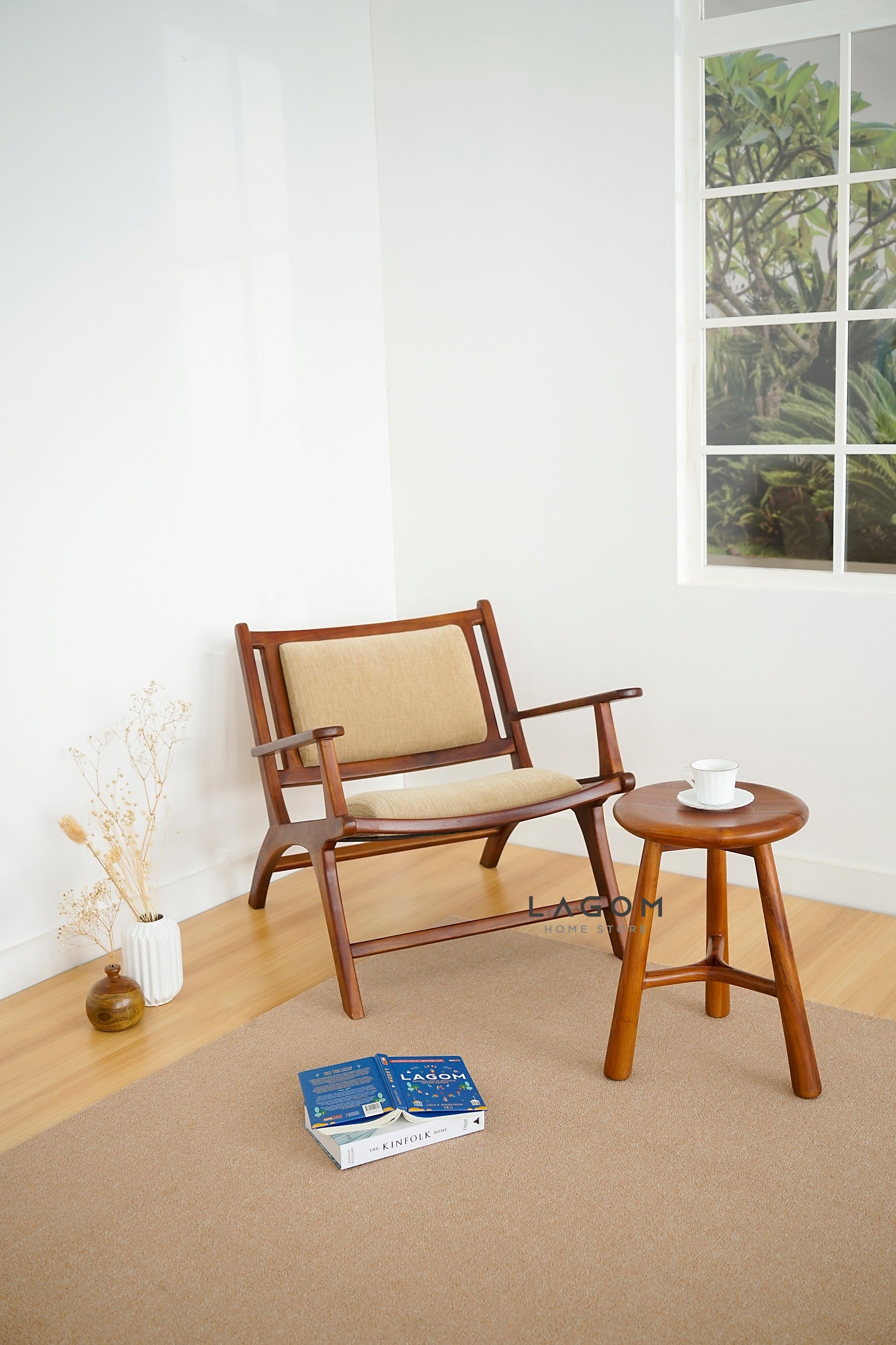 Kursi Santai Kayu Jati dengan Cushion Premium Chair Lagom Home Store Jati Furnitur Teak Furniture Jakarta