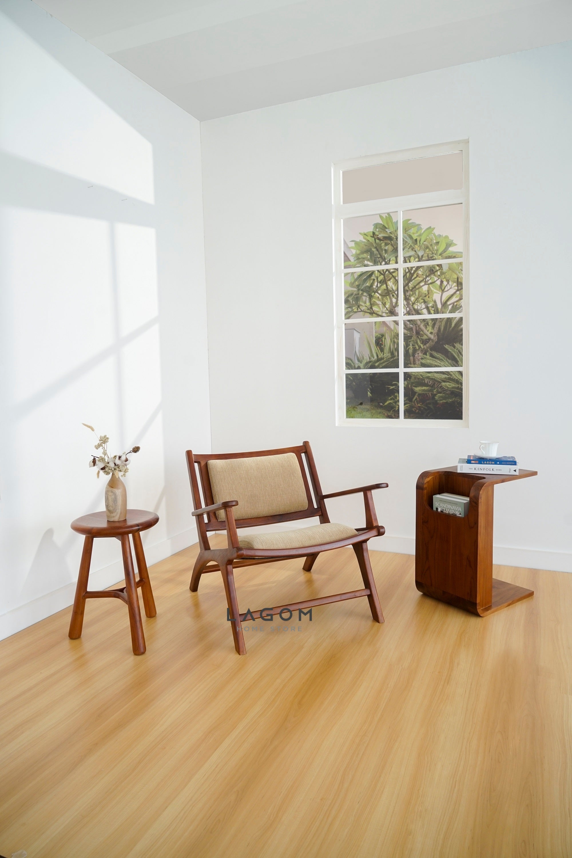 Kursi Santai Kayu Jati dengan Cushion Premium Chair Lagom Home Store Jati Furnitur Teak Furniture Jakarta