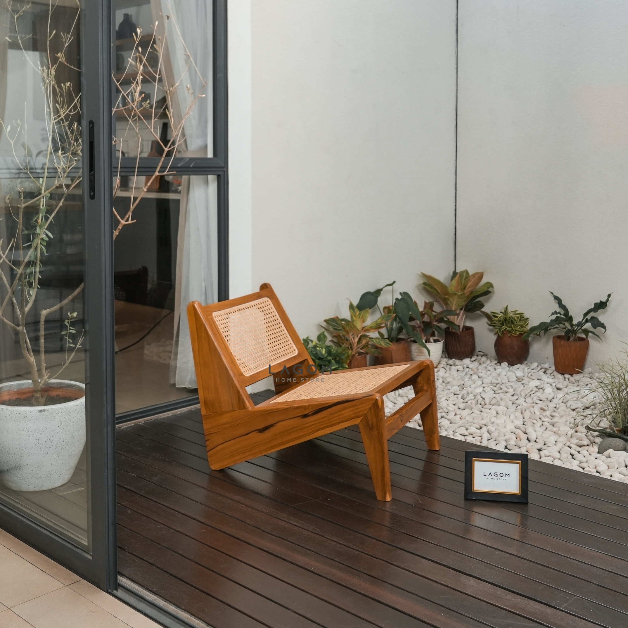Kursi Santai Unik Indoor/Semi-Outdoor dari Rotan dan Kayu Jati Chair Lagom Home Store Jati Furnitur Teak Furniture Jakarta