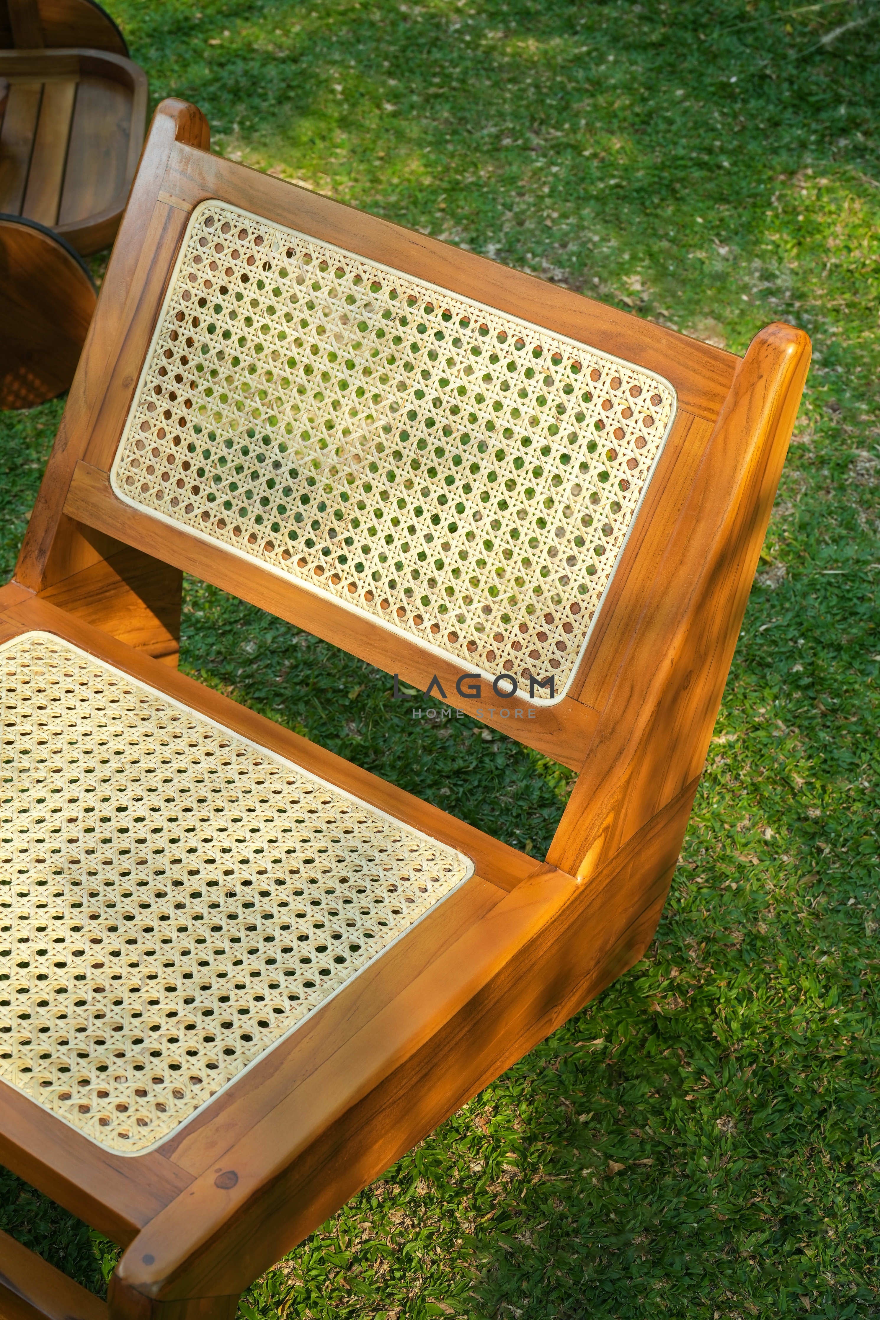 Kursi Santai Unik Indoor/Semi-Outdoor dari Rotan dan Kayu Jati Chair Lagom Home Store Jati Furnitur Teak Furniture Jakarta