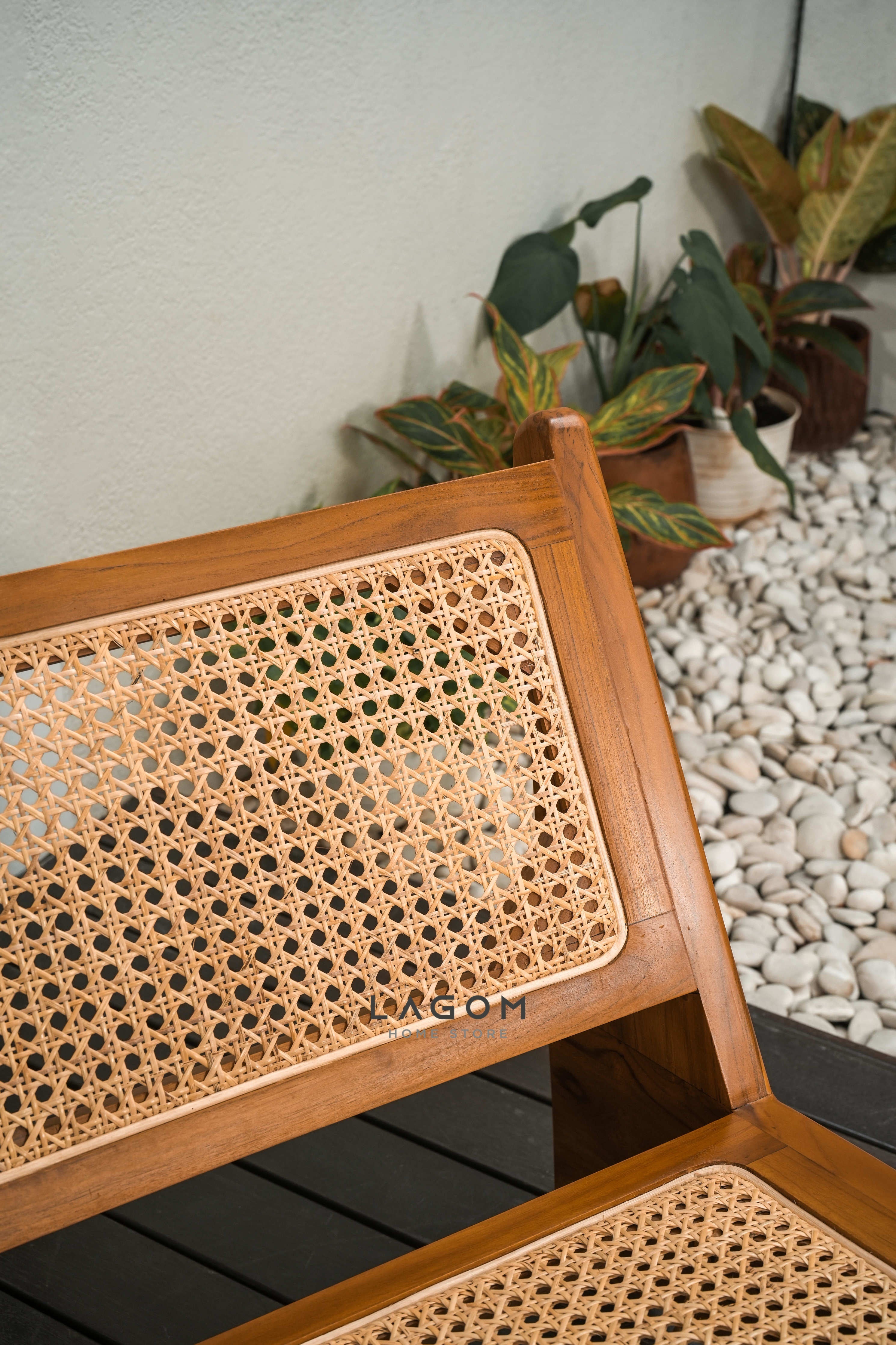 Kursi Santai Unik Indoor/Semi-Outdoor dari Rotan dan Kayu Jati Chair Lagom Home Store Jati Furnitur Teak Furniture Jakarta