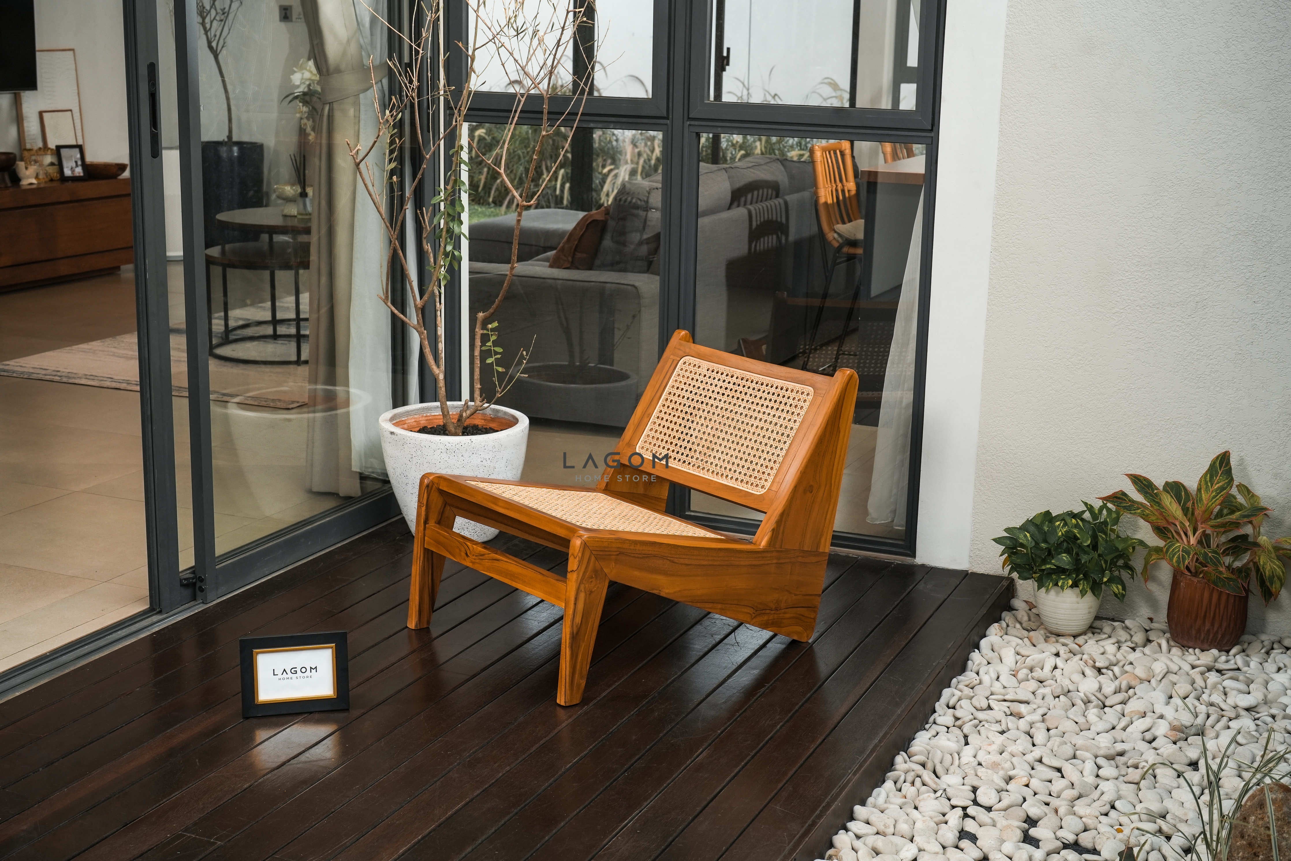 Kursi Santai Unik Indoor/Semi-Outdoor dari Rotan dan Kayu Jati Chair Lagom Home Store Jati Furnitur Teak Furniture Jakarta