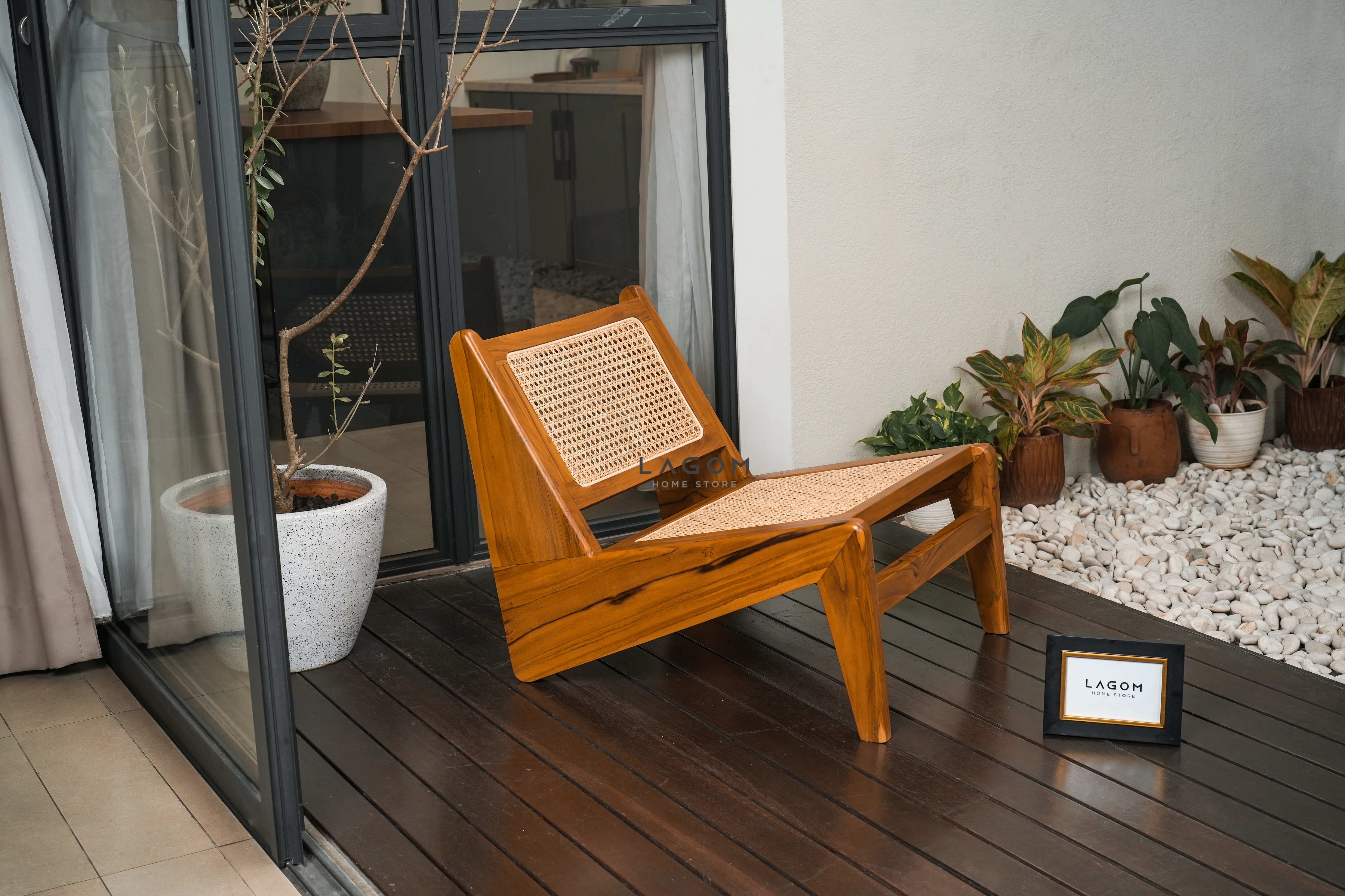 Kursi Santai Unik Indoor/Semi-Outdoor dari Rotan dan Kayu Jati Chair Lagom Home Store Jati Furnitur Teak Furniture Jakarta