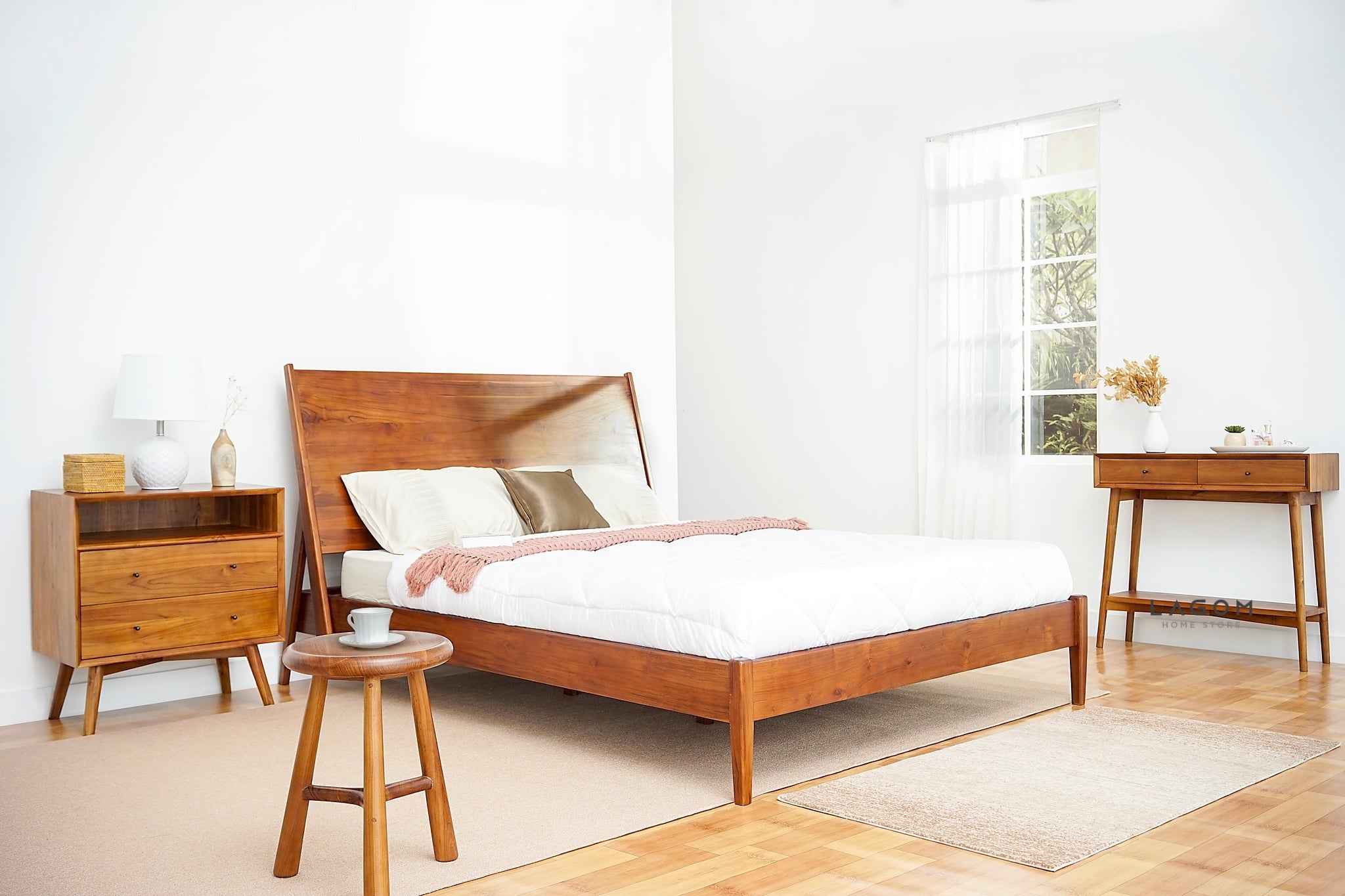 Meja Konsol Dua Laci dan Ambalan dari Kayu Jati Solid Console Table Lagom Home Store Jati Furnitur Teak Furniture Jakarta