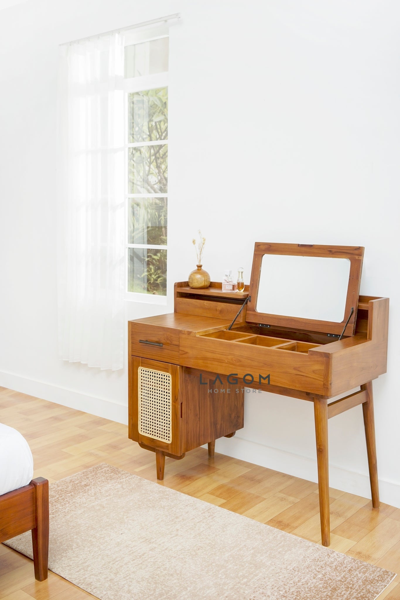 Meja Rias Unik Multifungsi dari Kayu Jati Vanity Desk Lagom Home Store Jati Furnitur Teak Furniture Jakarta