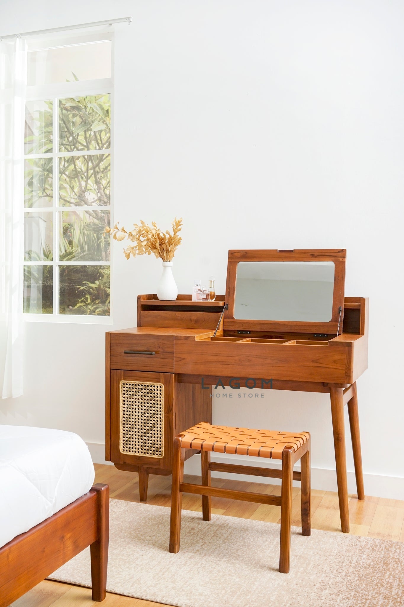 Meja Rias Unik Multifungsi dari Kayu Jati Vanity Desk Lagom Home Store Jati Furnitur Teak Furniture Jakarta