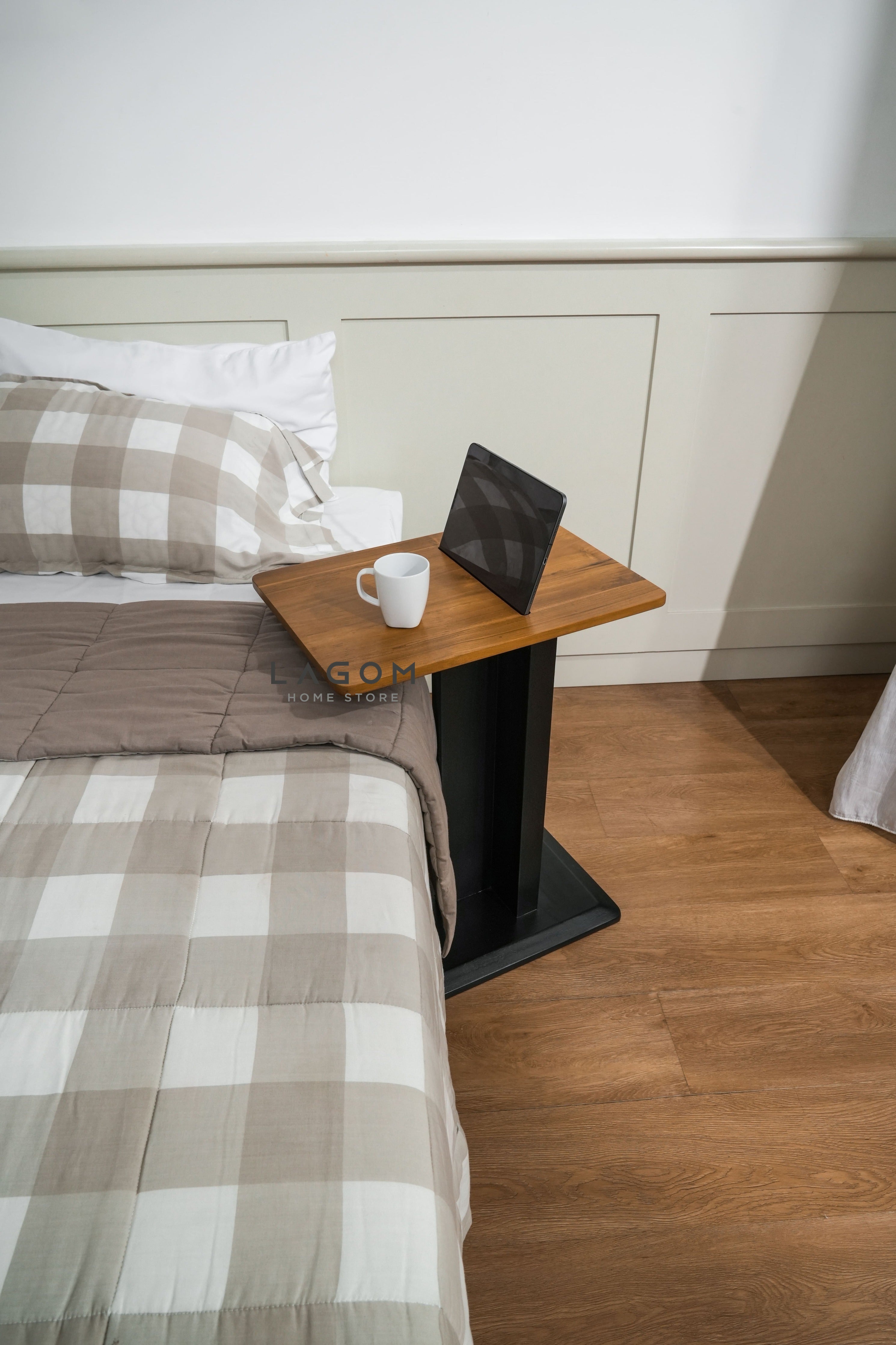 Meja Samping dengan Slot HP dan iPad dari Kayu Jati Side Table Lagom Home Store Jati Furnitur Teak Furniture Jakarta