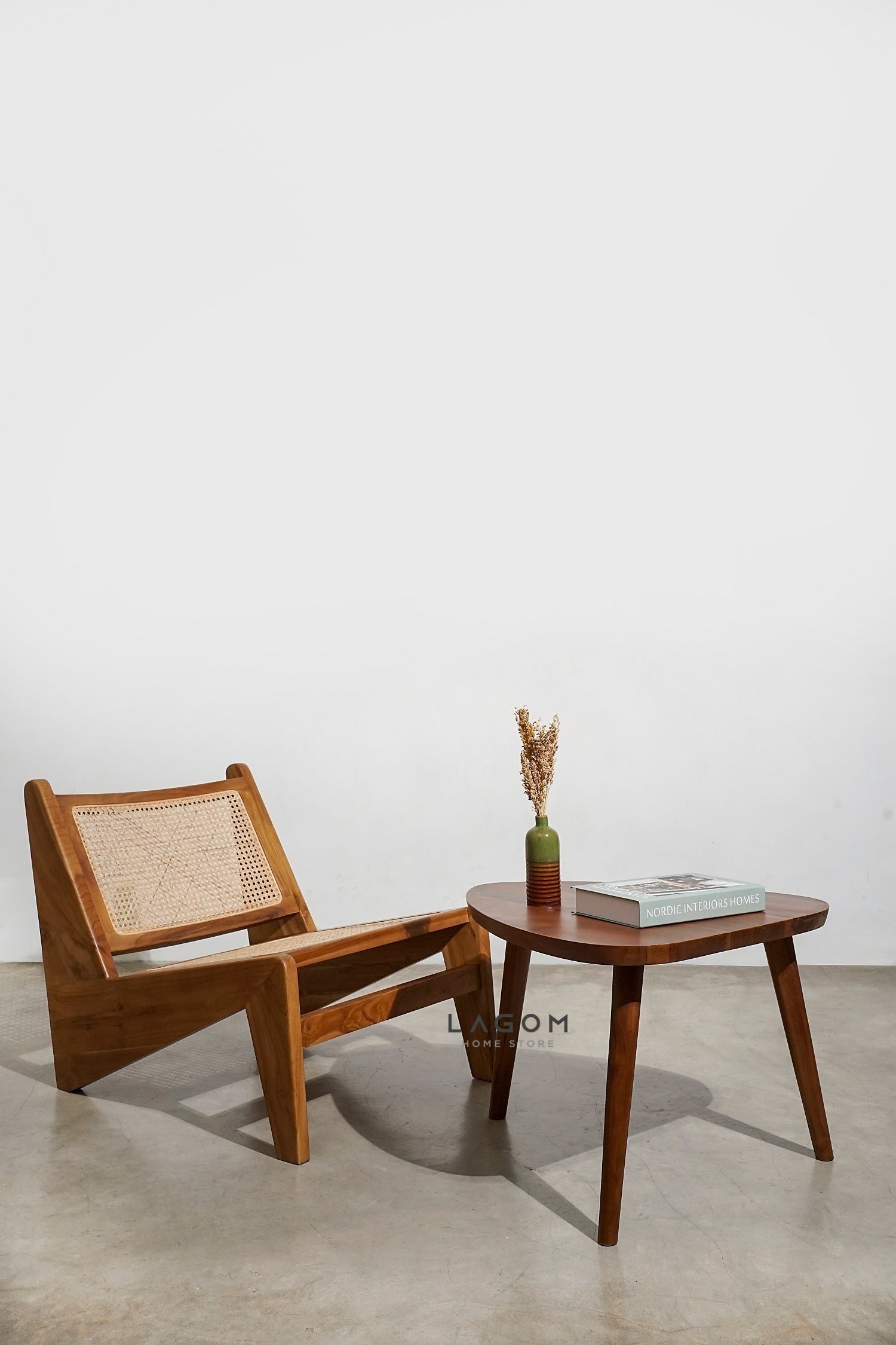 Meja Samping Kopi Bentuk Segitiga dari Kayu Jati Solid Coffee Table Lagom Home Store Jati Furnitur Teak Furniture Jakarta