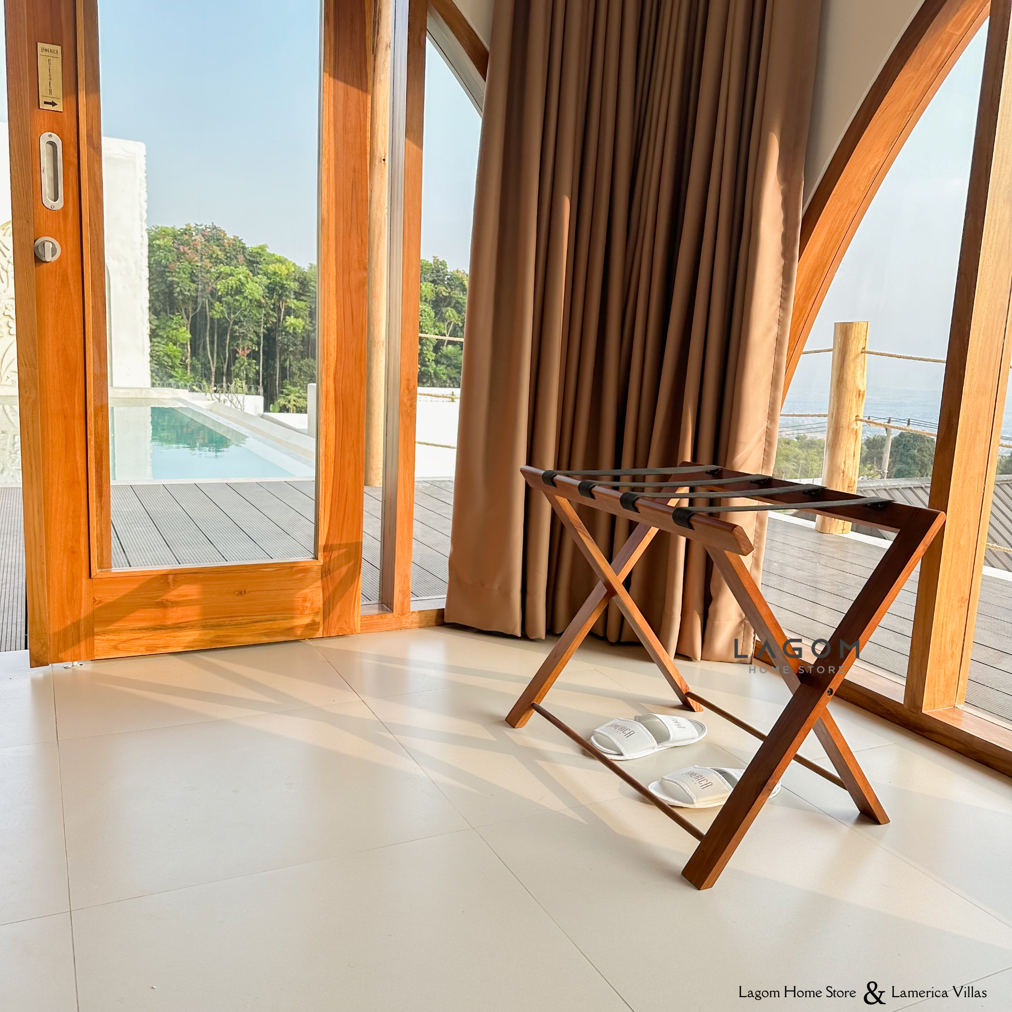 Penyangga Koper Kayu Jati Eksklusif dan Genuine Leather Luggage Rack Lagom Home Store Jati Furnitur Teak Furniture Jakarta