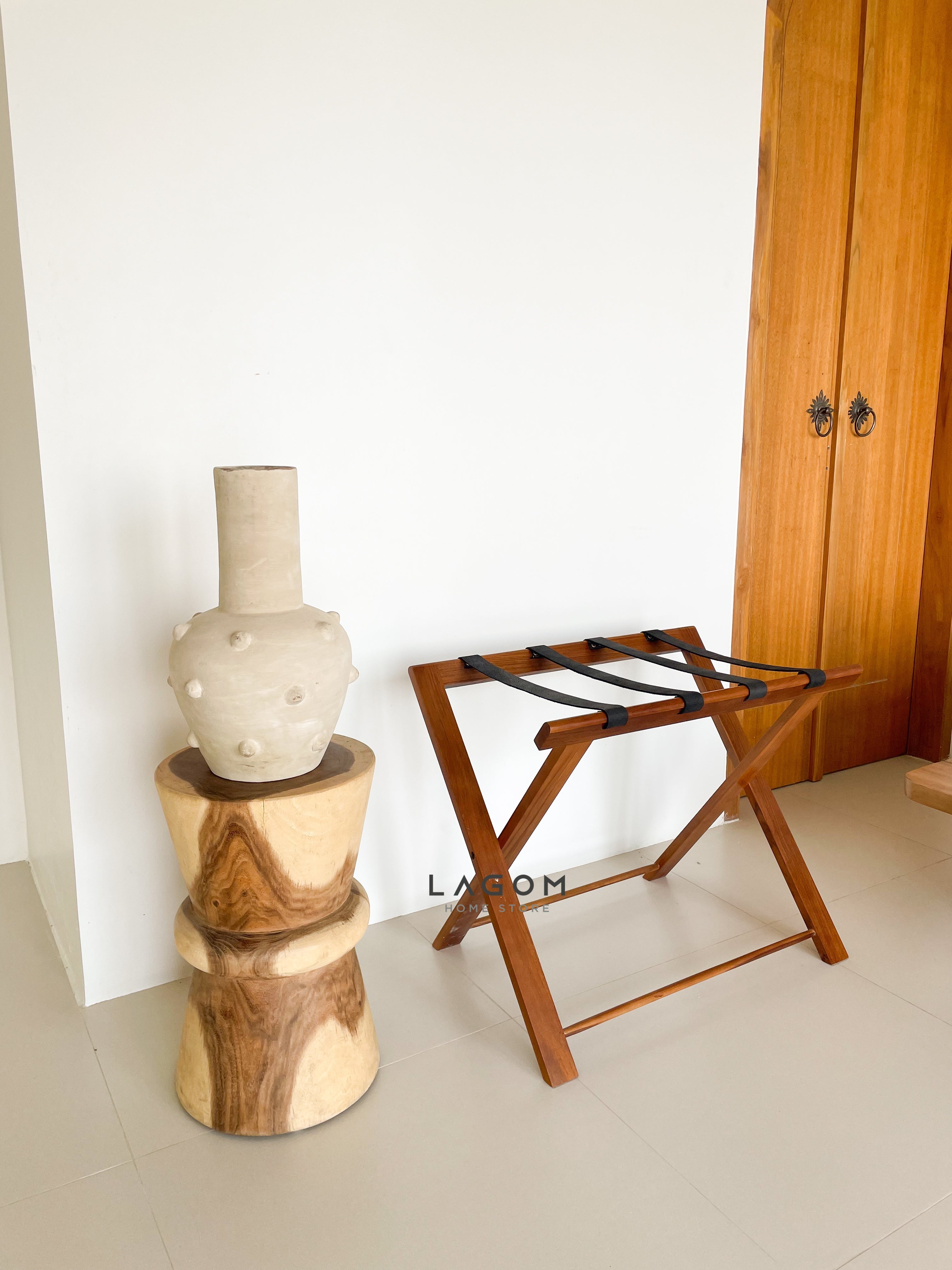 Penyangga Koper Kayu Jati Eksklusif dan Genuine Leather Luggage Rack Lagom Home Store Jati Furnitur Teak Furniture Jakarta