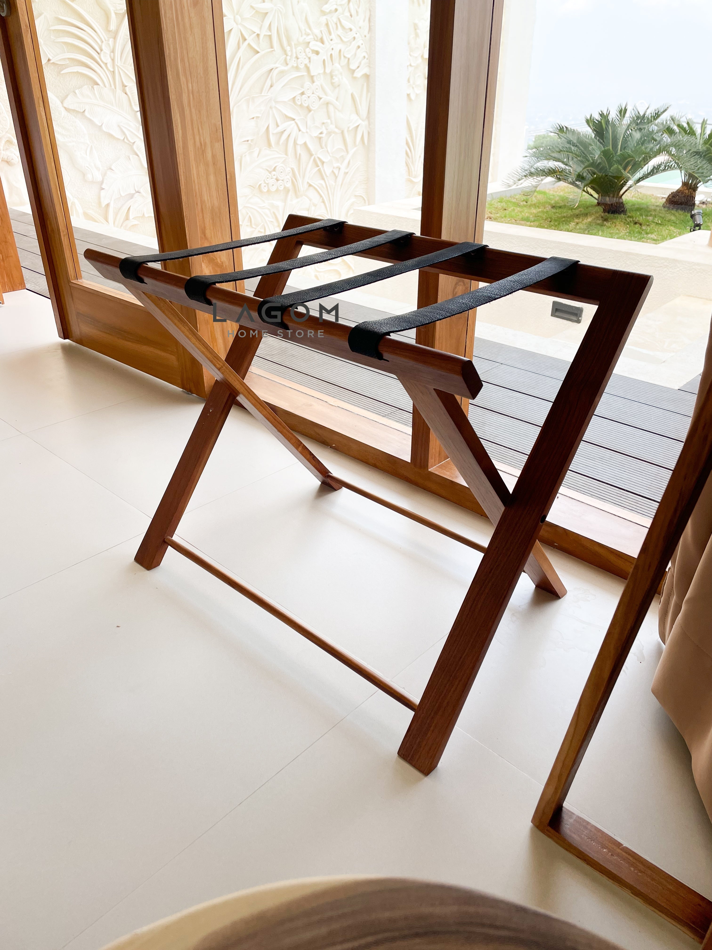 Penyangga Koper Kayu Jati Eksklusif dan Genuine Leather Luggage Rack Lagom Home Store Jati Furnitur Teak Furniture Jakarta