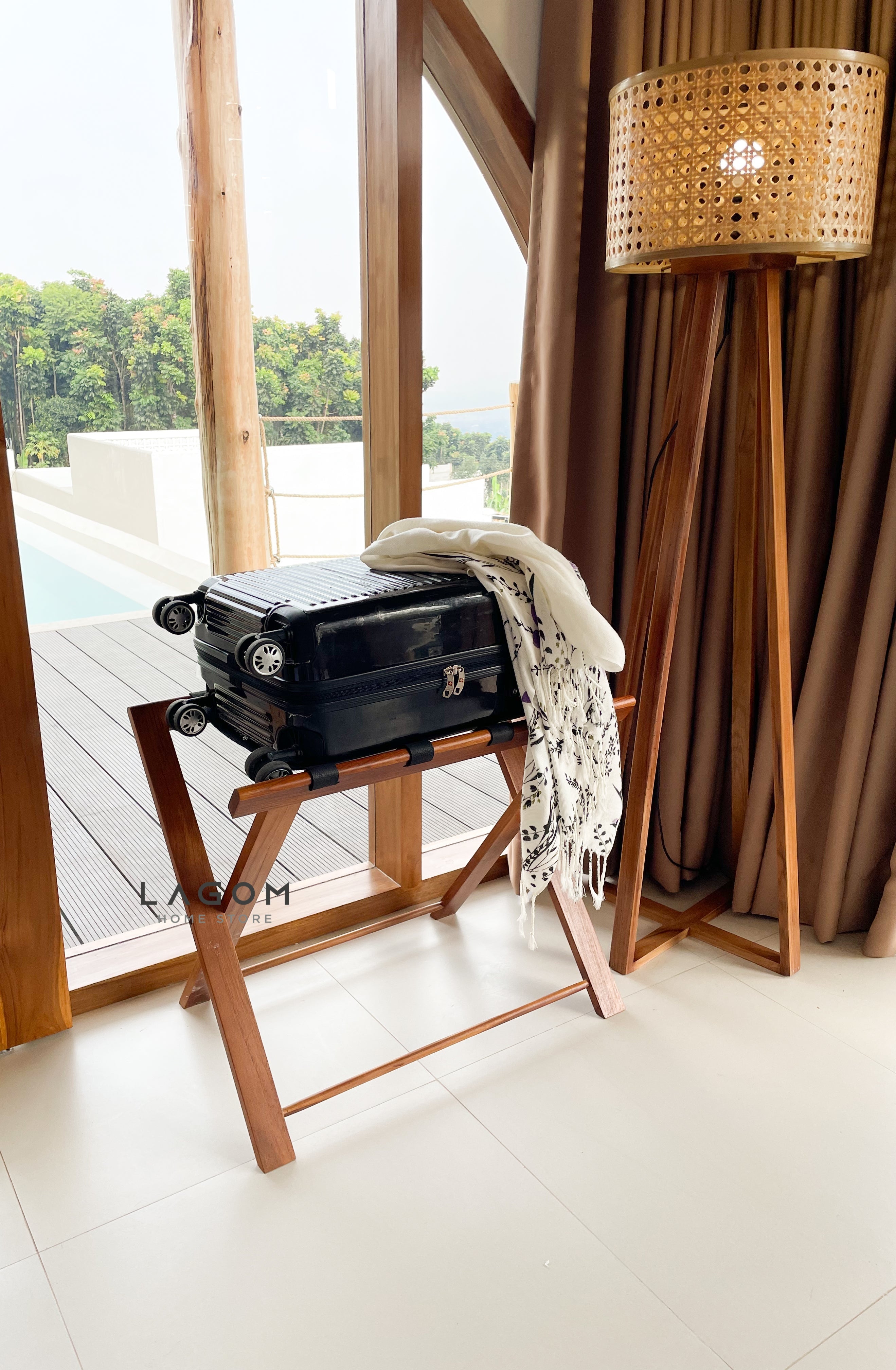 Penyangga Koper Kayu Jati Eksklusif dan Genuine Leather Luggage Rack Lagom Home Store Jati Furnitur Teak Furniture Jakarta