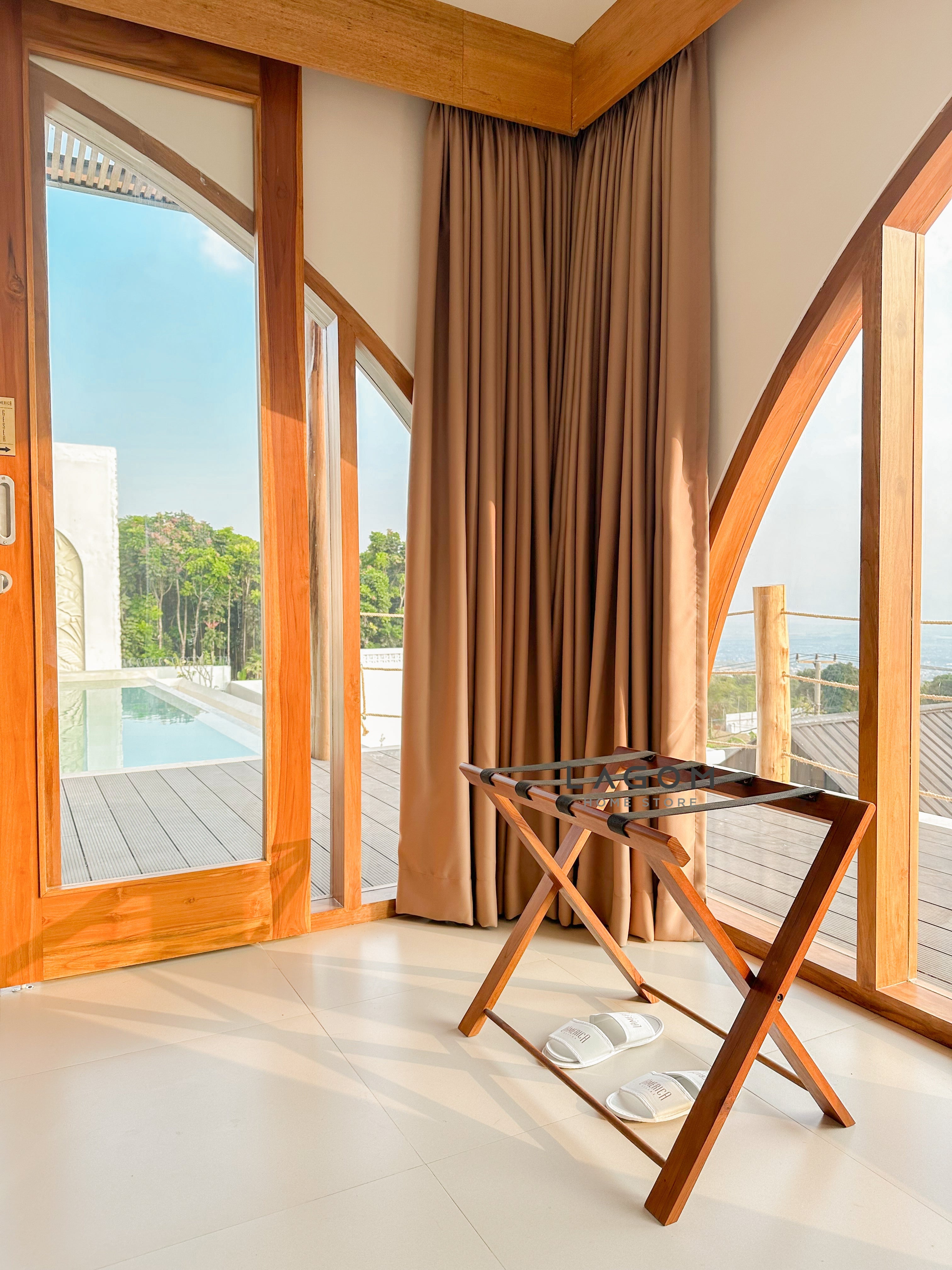 Penyangga Koper Kayu Jati Eksklusif dan Genuine Leather Luggage Rack Lagom Home Store Jati Furnitur Teak Furniture Jakarta
