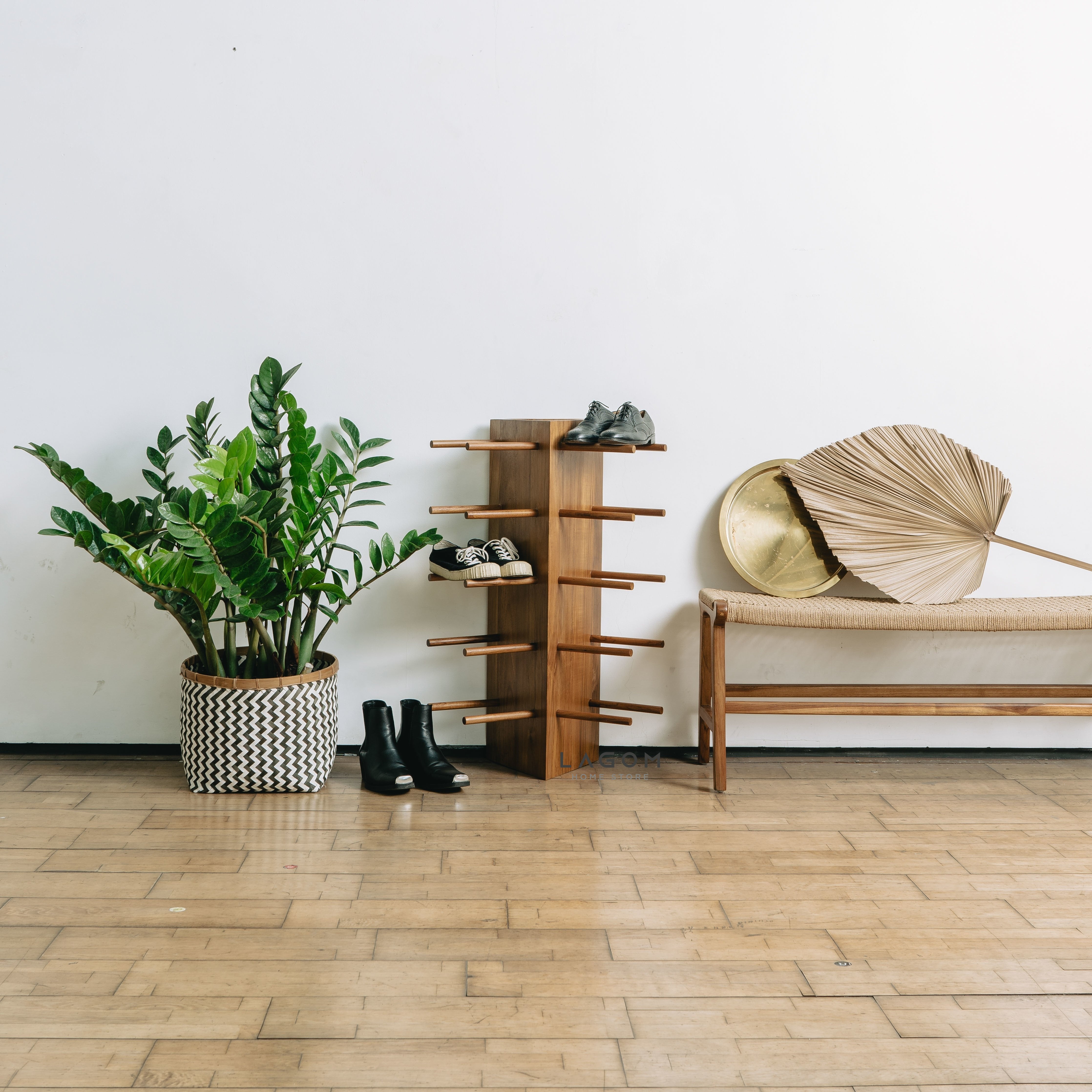 Rak Sepatu Segitiga dari Kayu Jati Shoe Rack Lagom Home Store Jati Furnitur Teak Furniture Jakarta