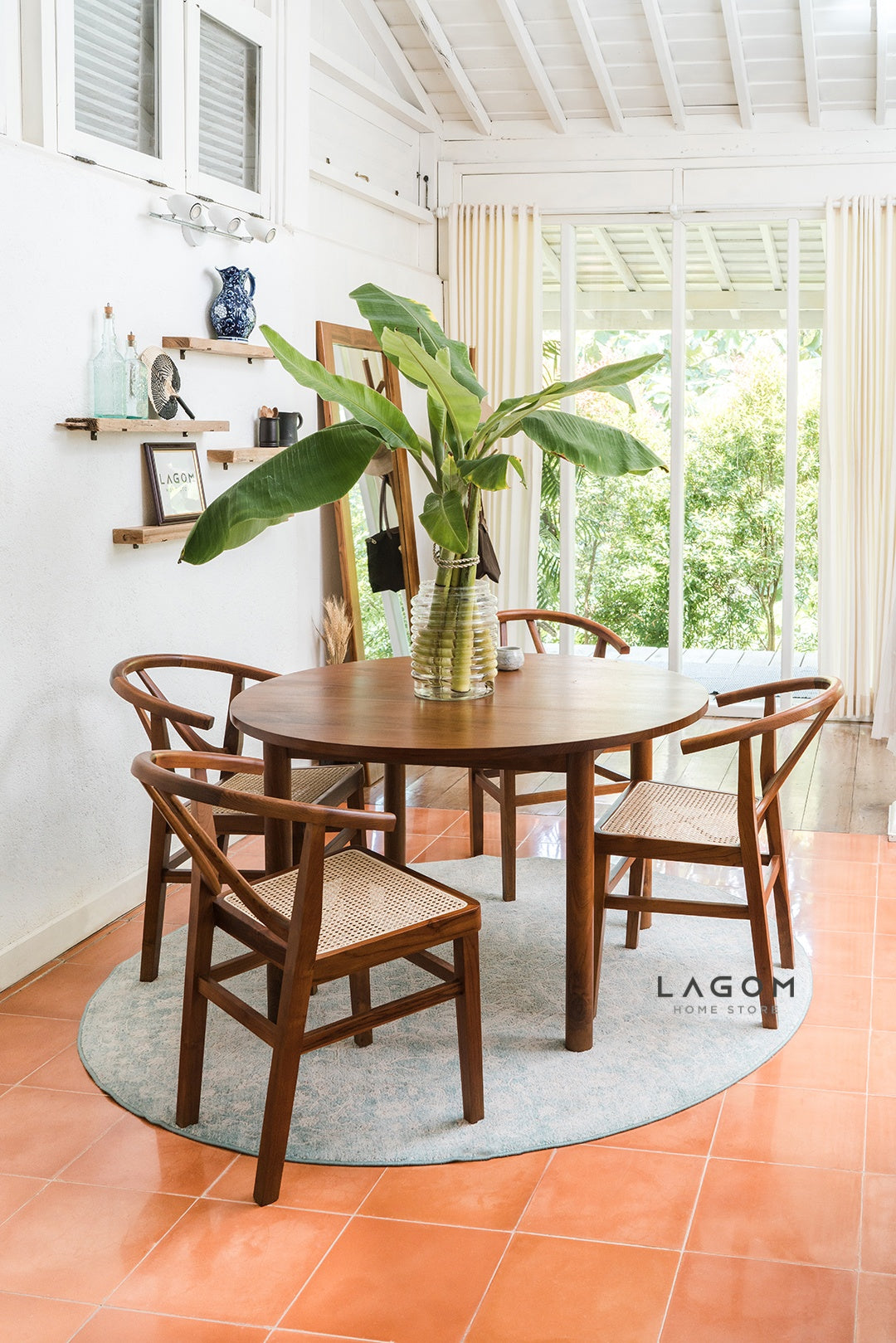 Set Meja Makan Bulat Kayu Jati dengan 4 Kursi Kombinasi Rotan Unik Dining Set Lagom Home Store Jati Furnitur Teak Furniture Jakarta