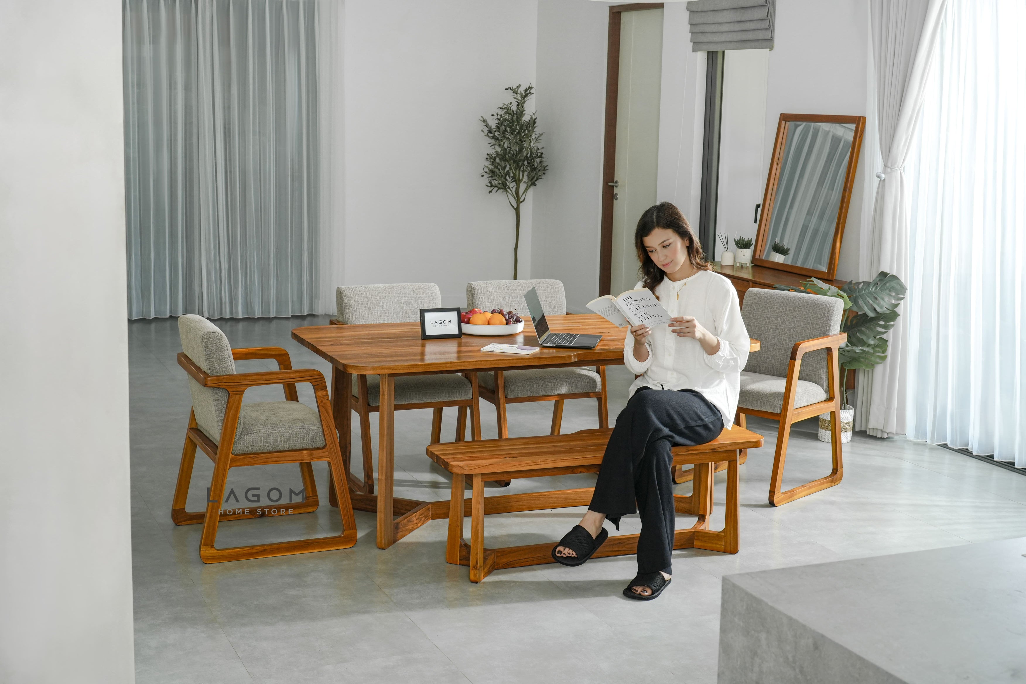 Set Meja Makan Unik Kayu Jati dengan 4 Kursi dan 1 Bangku Dining Set Lagom Home Store Jati Furnitur Teak Furniture Jakarta