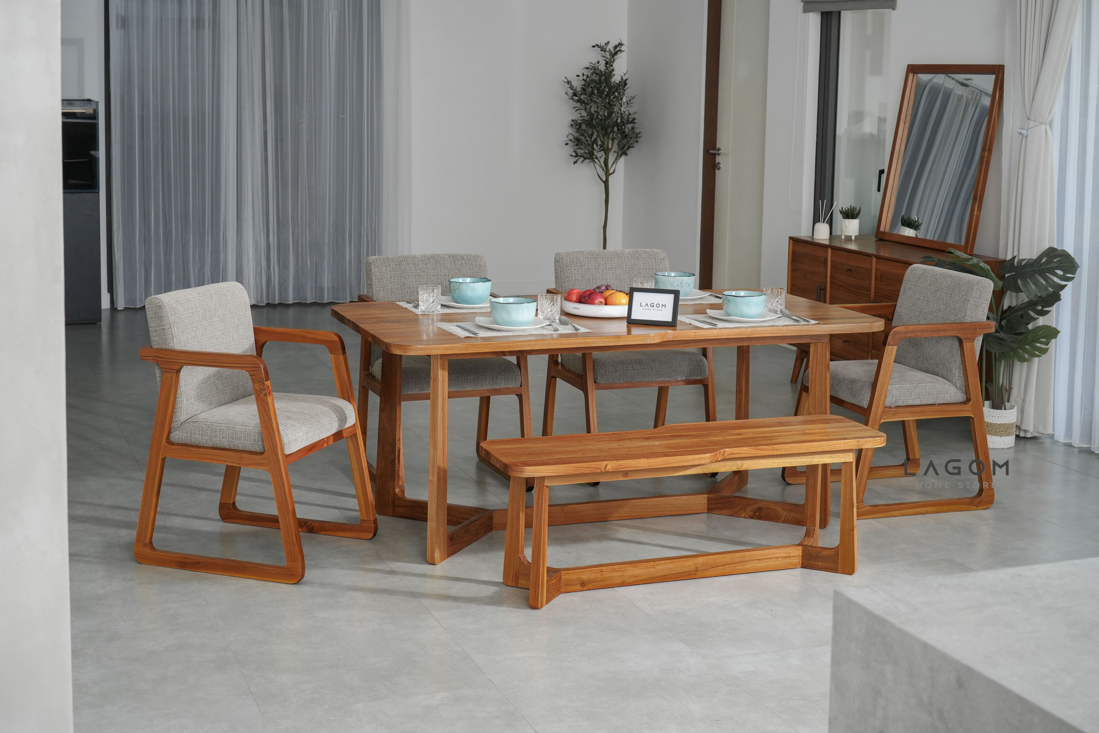 Set Meja Makan Unik Kayu Jati dengan 4 Kursi dan 1 Bangku Dining Set Lagom Home Store Jati Furnitur Teak Furniture Jakarta