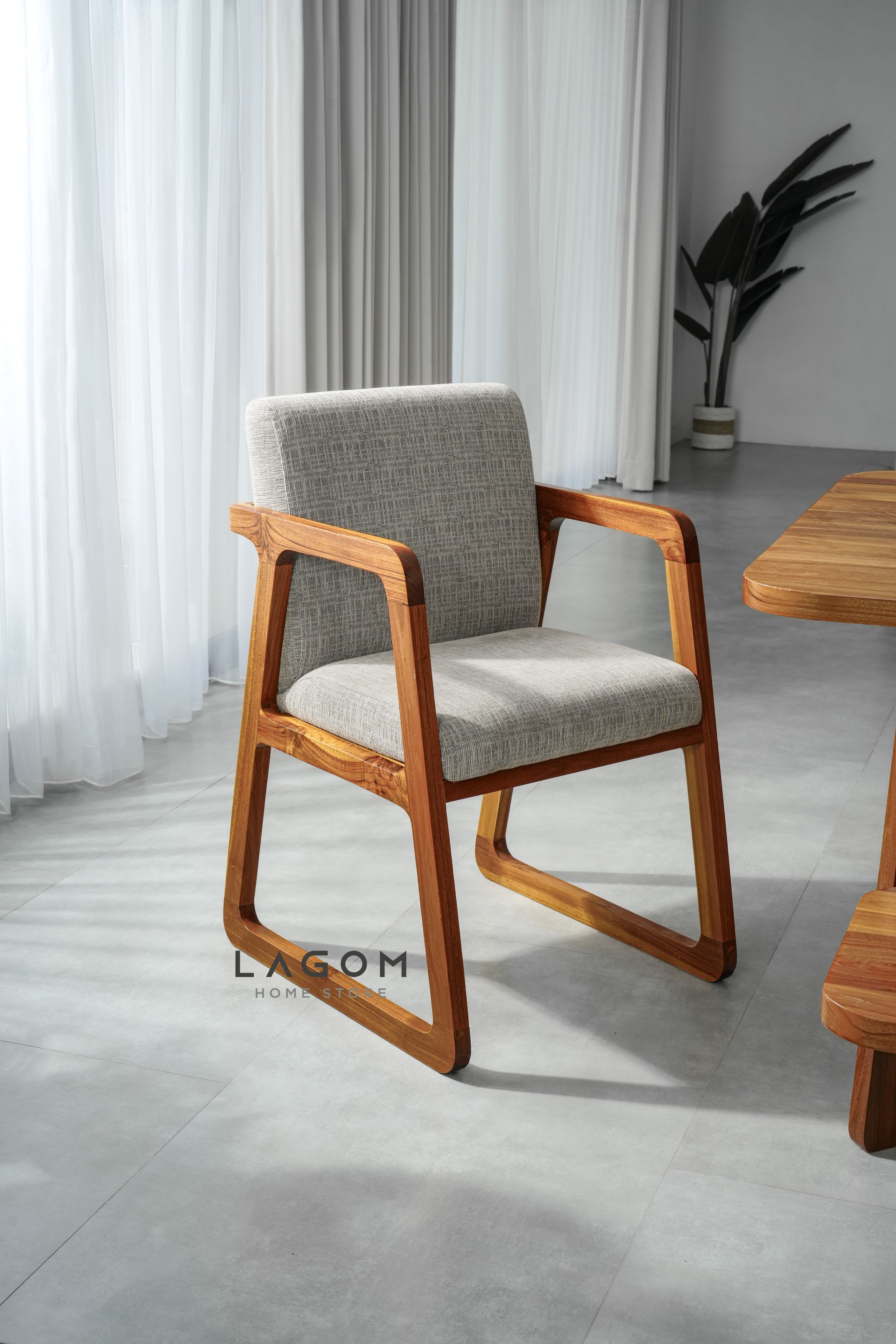 Set Meja Makan Unik Kayu Jati dengan 4 Kursi dan 1 Bangku Dining Set Lagom Home Store Jati Furnitur Teak Furniture Jakarta