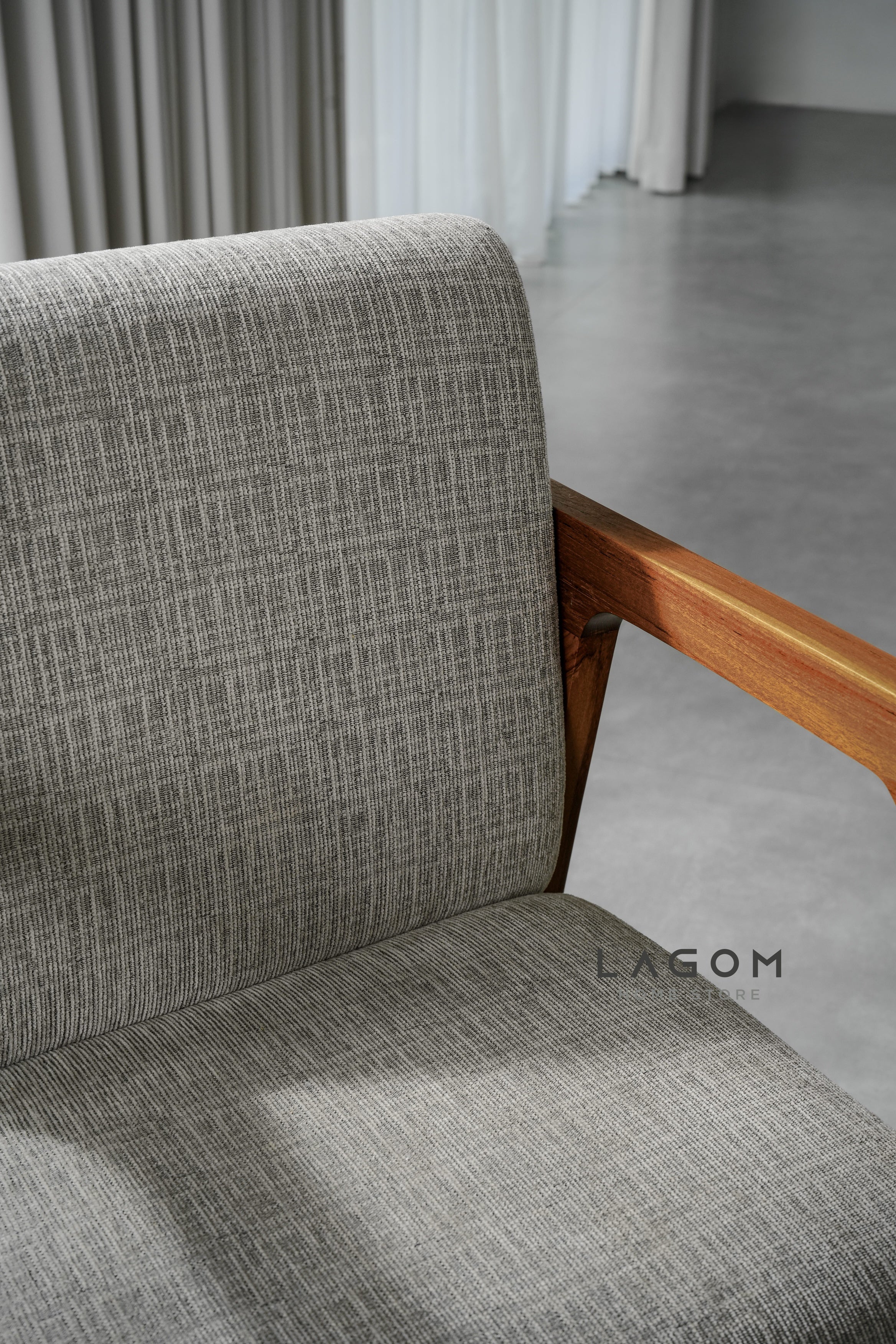 Set Meja Makan Unik Kayu Jati dengan 4 Kursi dan 1 Bangku Dining Set Lagom Home Store Jati Furnitur Teak Furniture Jakarta