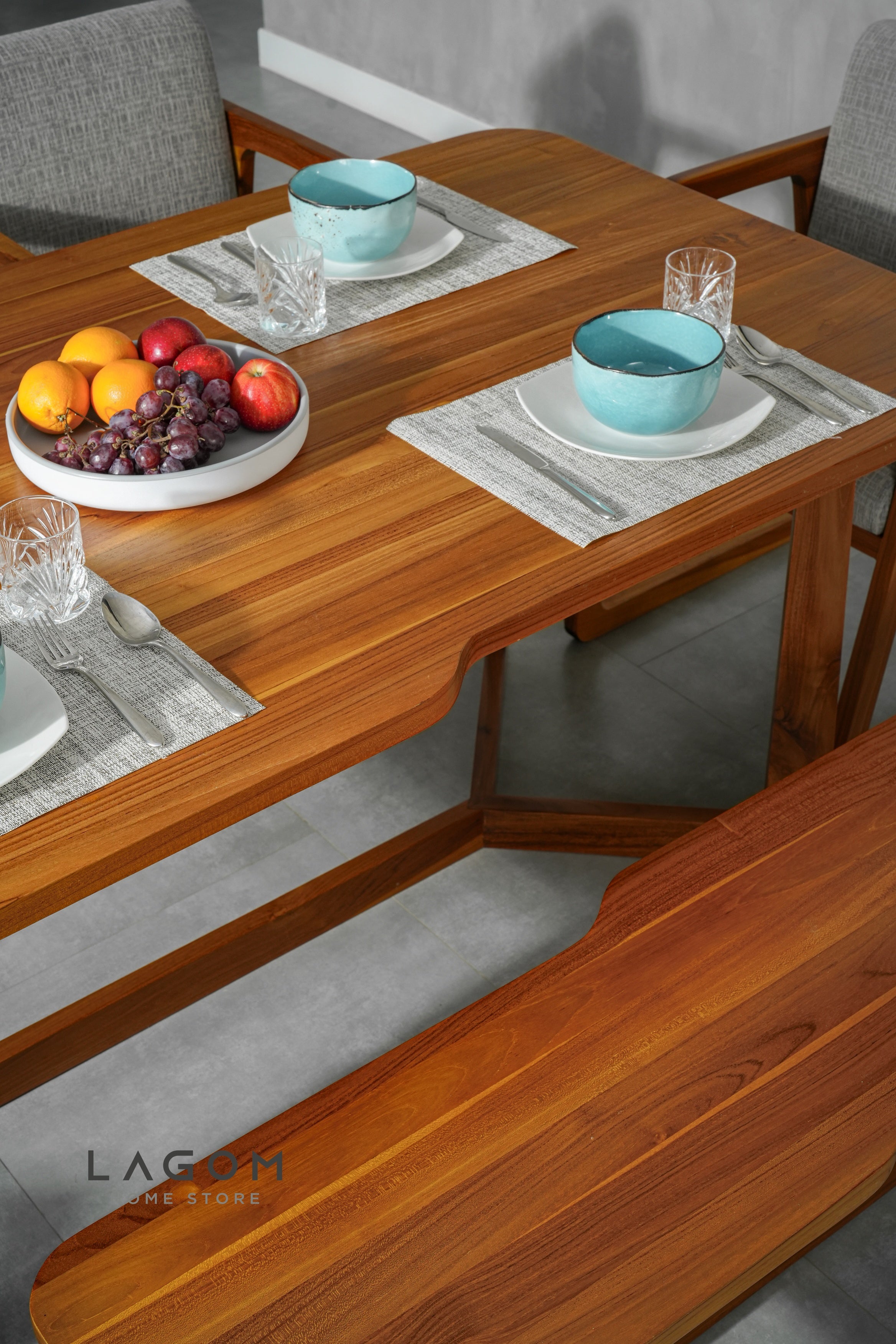 Set Meja Makan Unik Kayu Jati dengan 4 Kursi dan 1 Bangku Dining Set Lagom Home Store Jati Furnitur Teak Furniture Jakarta