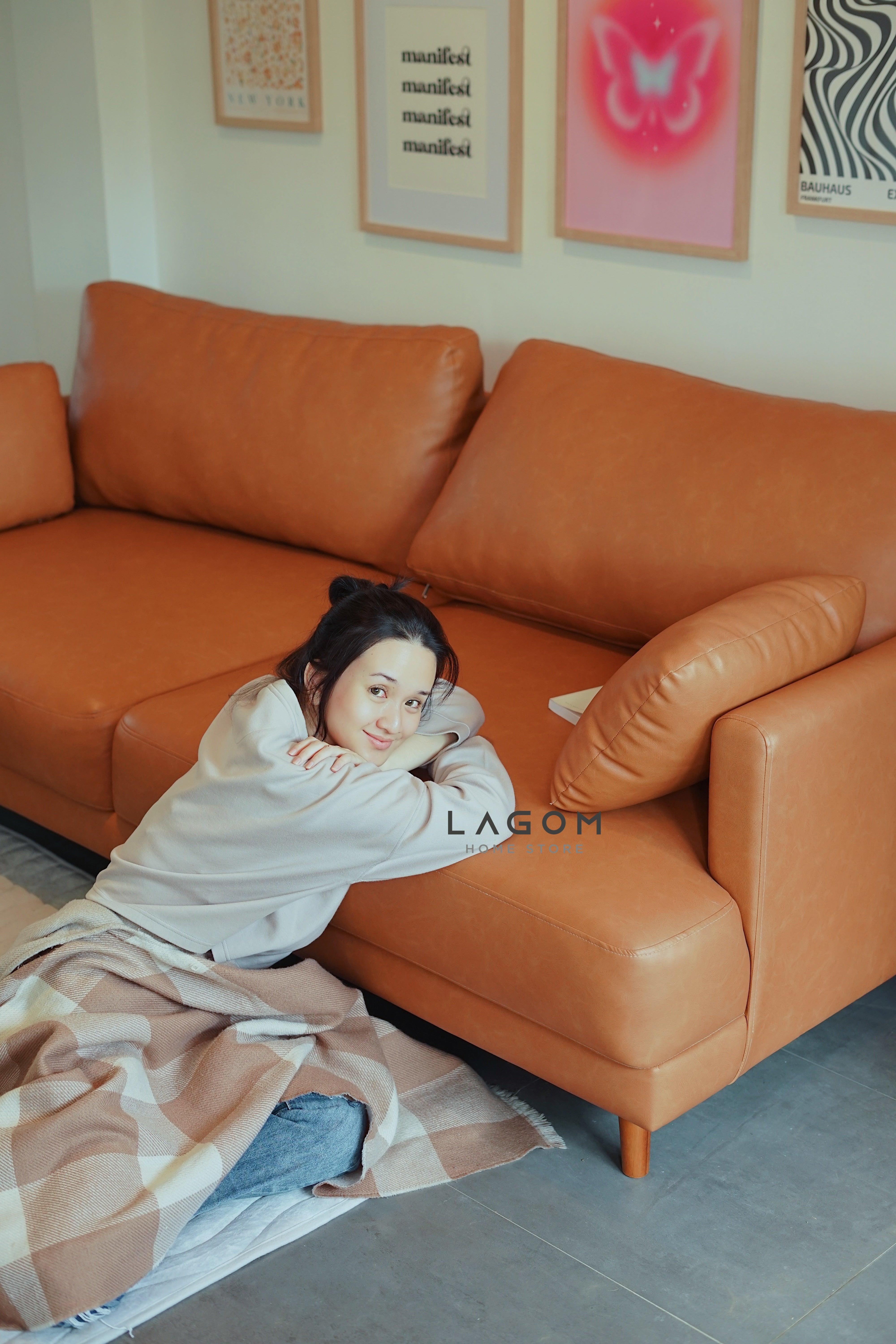 Sofa Keluarga Desain Elegan dari Kayu Jati dan Faux Leather Sofa Lagom Home Store Jati Furnitur Teak Furniture Jakarta