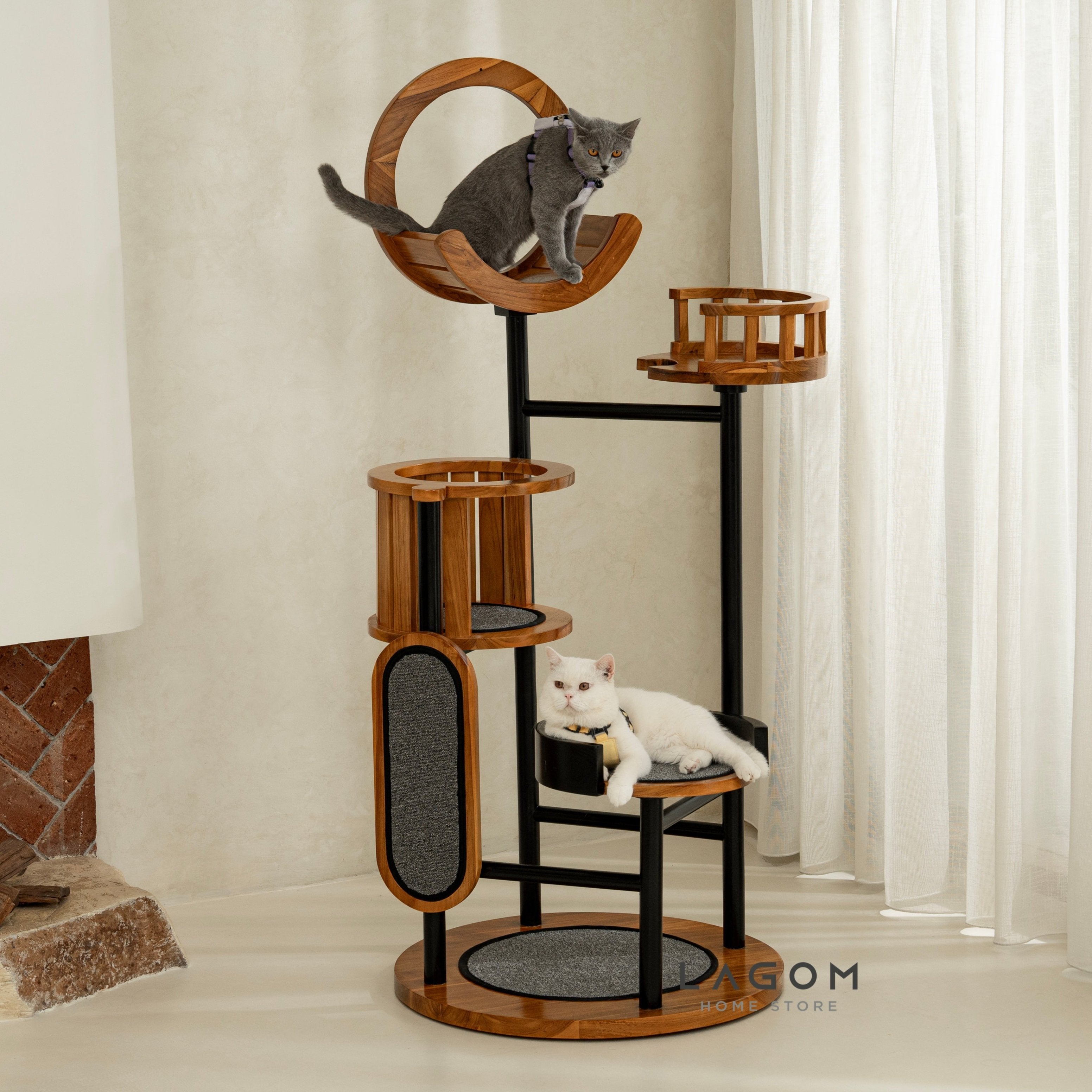 Cat Tree Mewah dari Kayu Jati