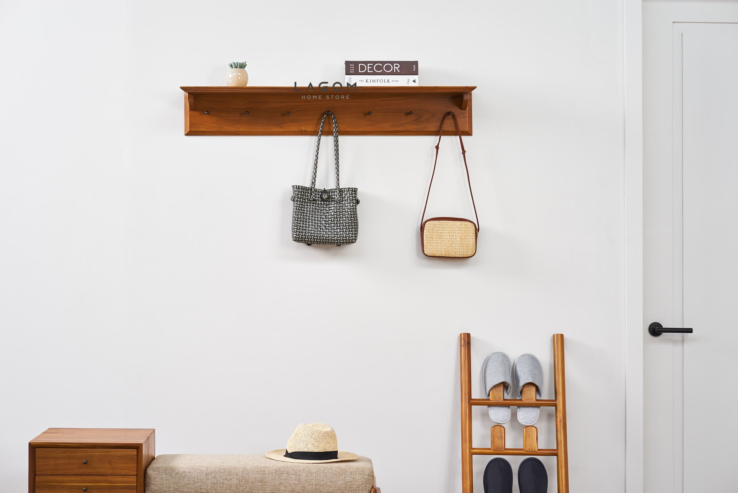 Gantungan Dinding dengan Ambalan Atas dari Kayu Jati Solid Wall Coat Hanger Lagom Home Store Jati Furnitur Teak Furniture Jakarta