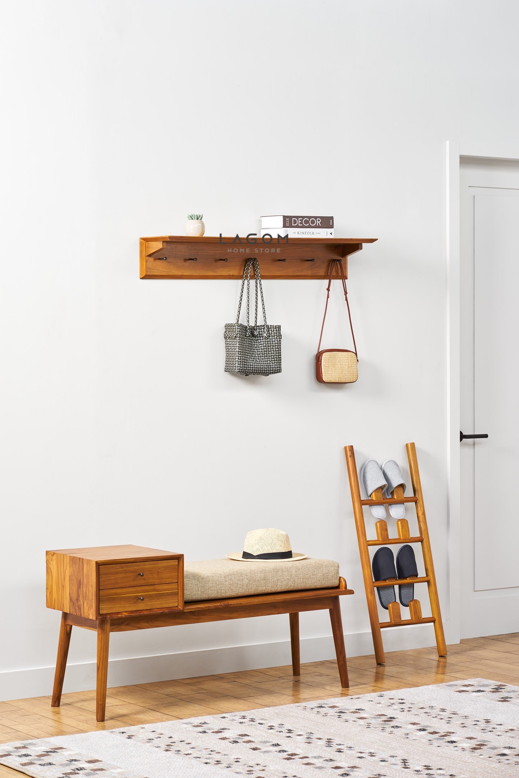 Gantungan Dinding dengan Ambalan Atas dari Kayu Jati Solid Wall Coat Hanger Lagom Home Store Jati Furnitur Teak Furniture Jakarta