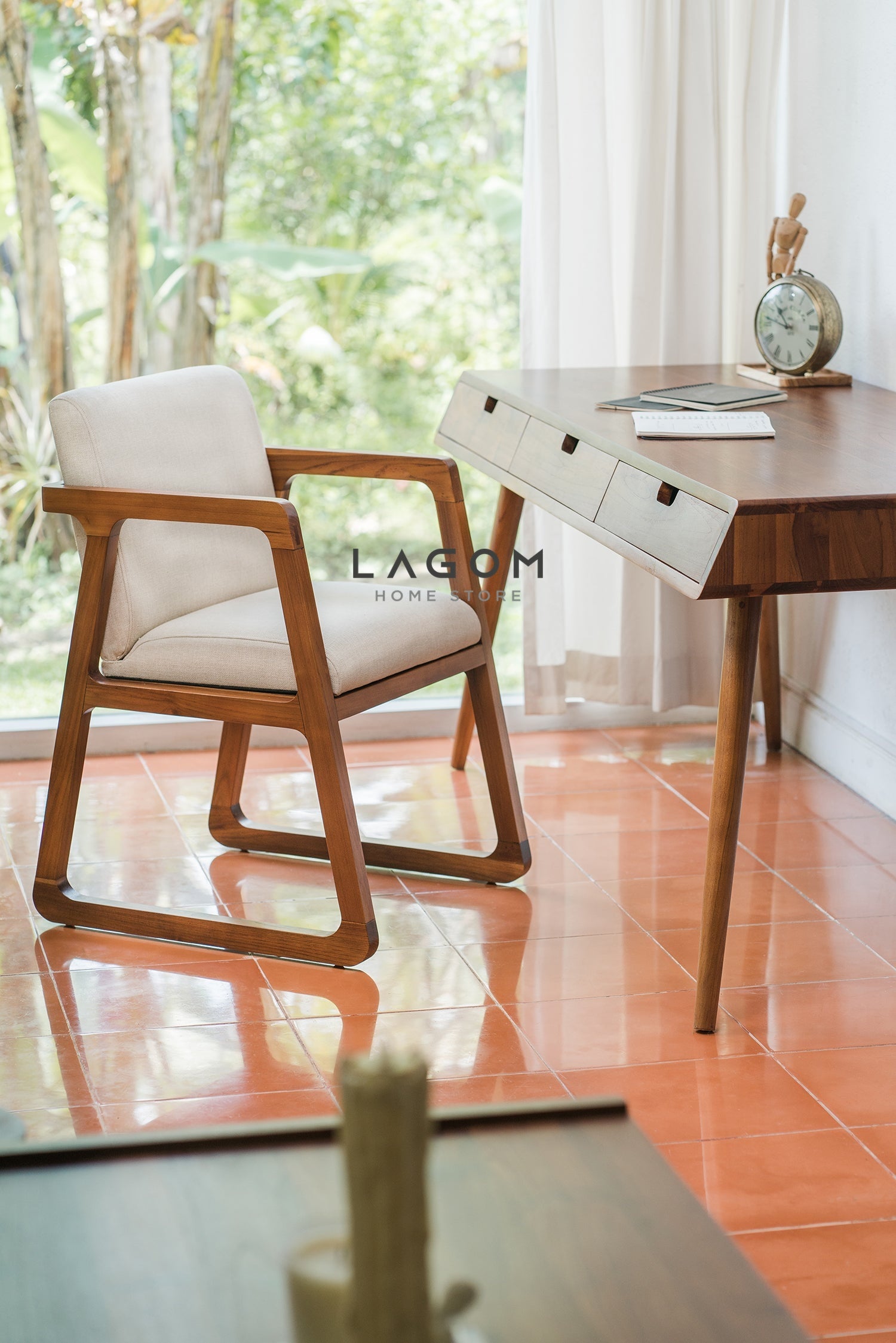 Kursi Kerja dari Kayu Jati Solid dan Cushion Premium Office Seating Lagom Home Store Jati Furnitur Teak Furniture Jakarta