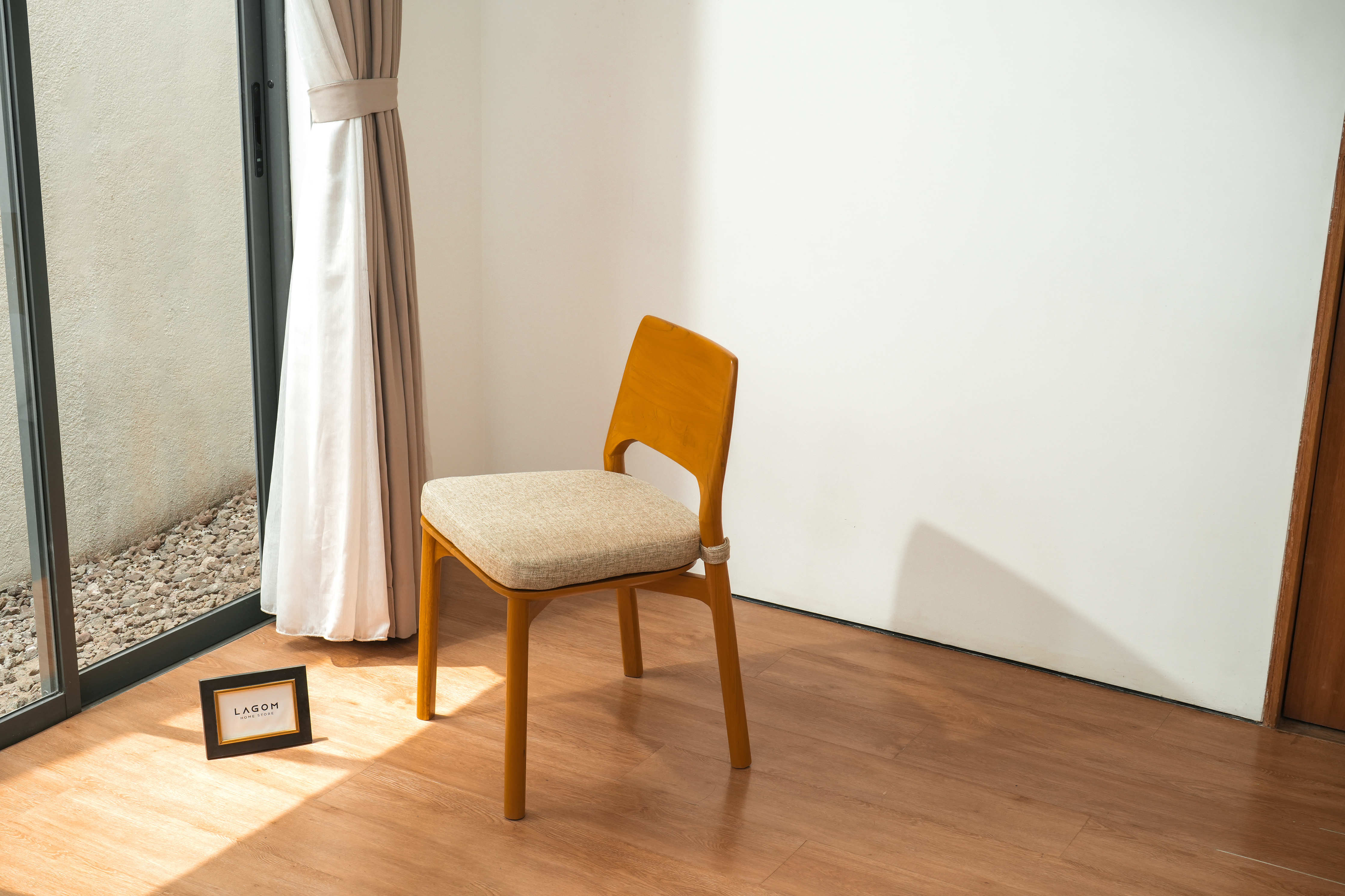Kursi Minimalis dengan Premium Cushion Chair Lagom Home Store Jati Furnitur Teak Furniture Jakarta
