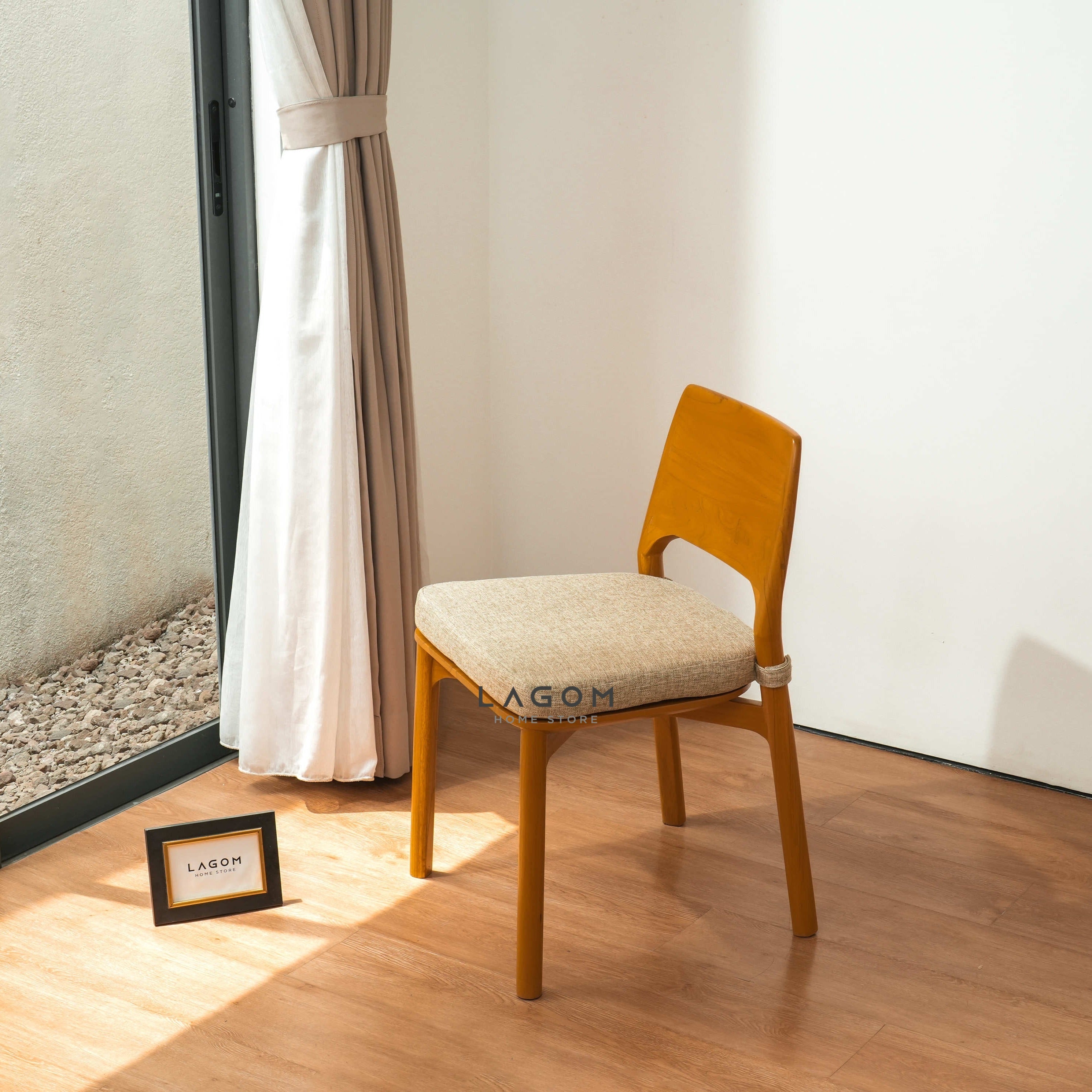 Kursi Minimalis Kayu Jati dengan Cushion Premium Chair Lagom Home Store Jati Furnitur Teak Furniture Jakarta
