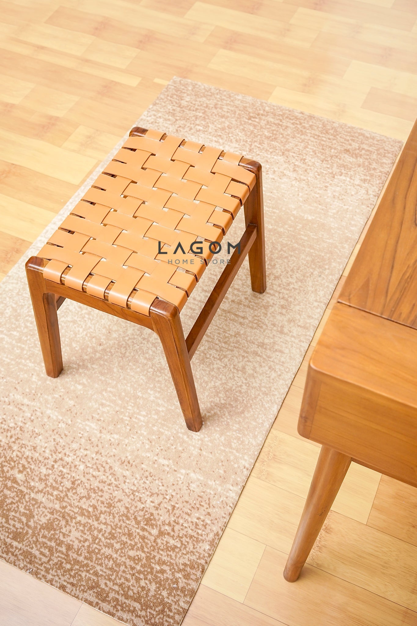 Kursi Rias Kayu Jati dengan Anyaman Kulit Asli Chair Lagom Home Store Jati Furnitur Teak Furniture Jakarta