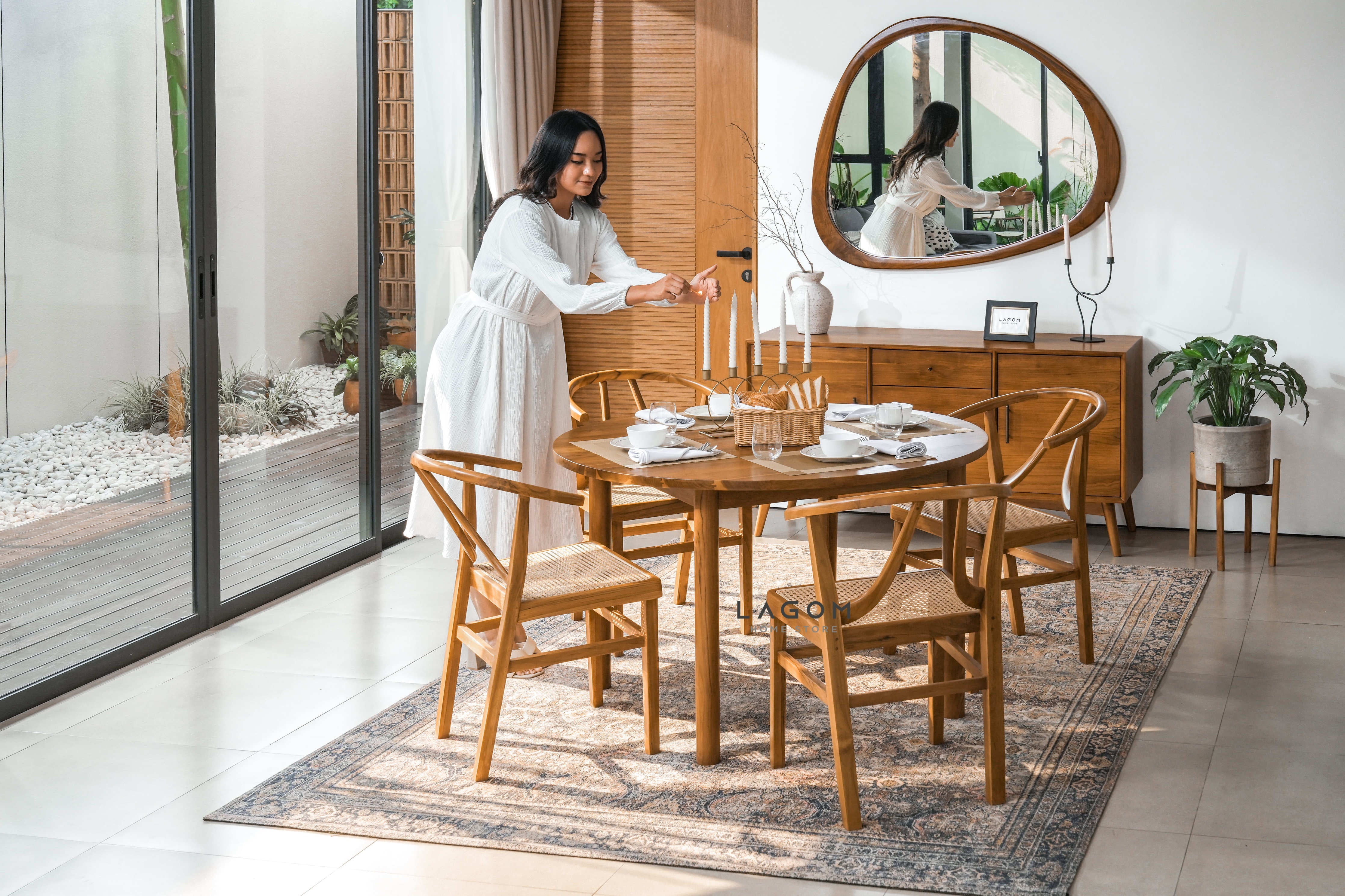 Kursi Unik untuk Meja Makan dari Kayu Jati dan Rotan Dining Chair Lagom Home Store Jati Furnitur Teak Furniture Jakarta