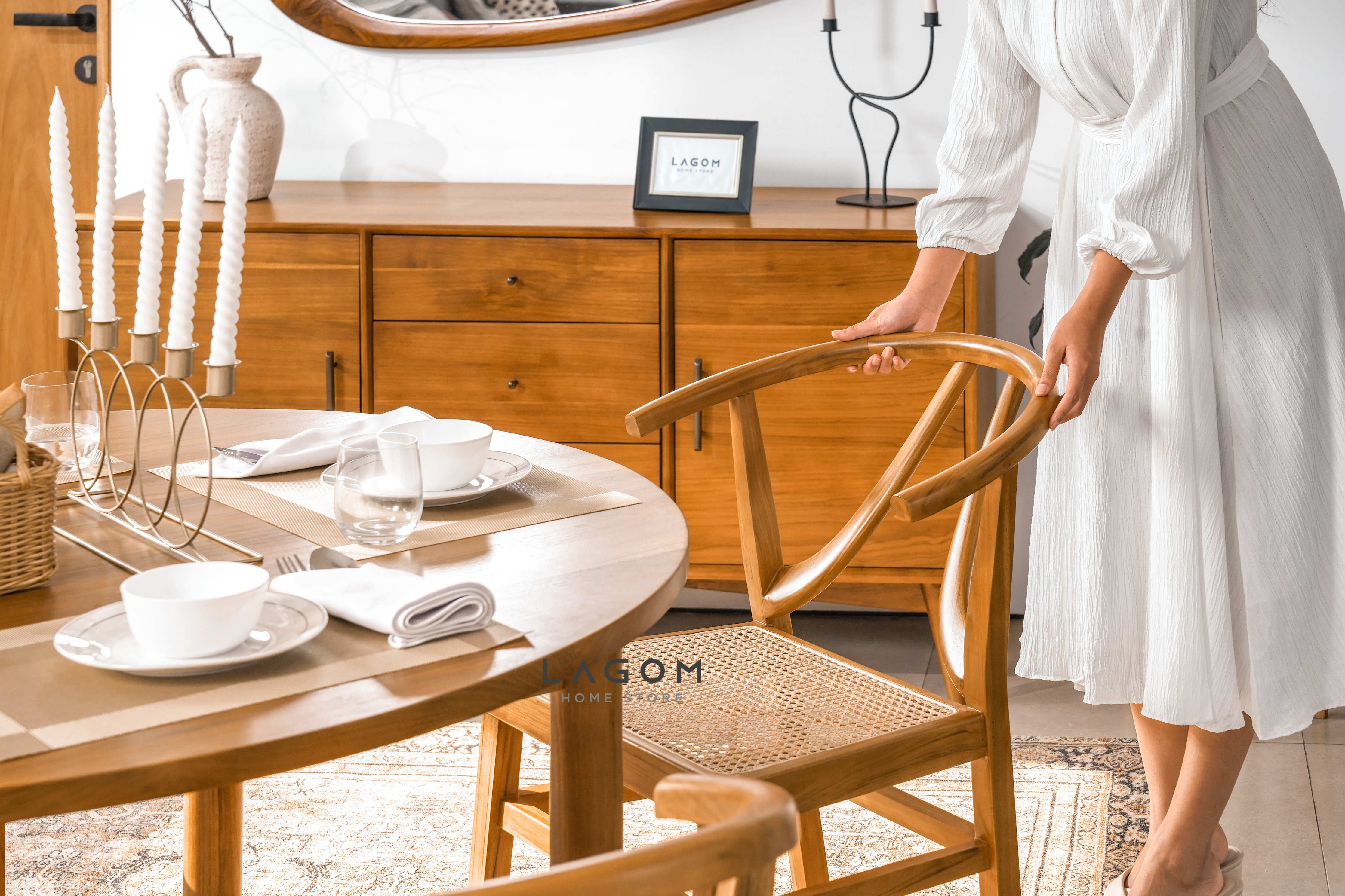 Kursi Unik untuk Meja Makan dari Kayu Jati dan Rotan Dining Chair Lagom Home Store Jati Furnitur Teak Furniture Jakarta