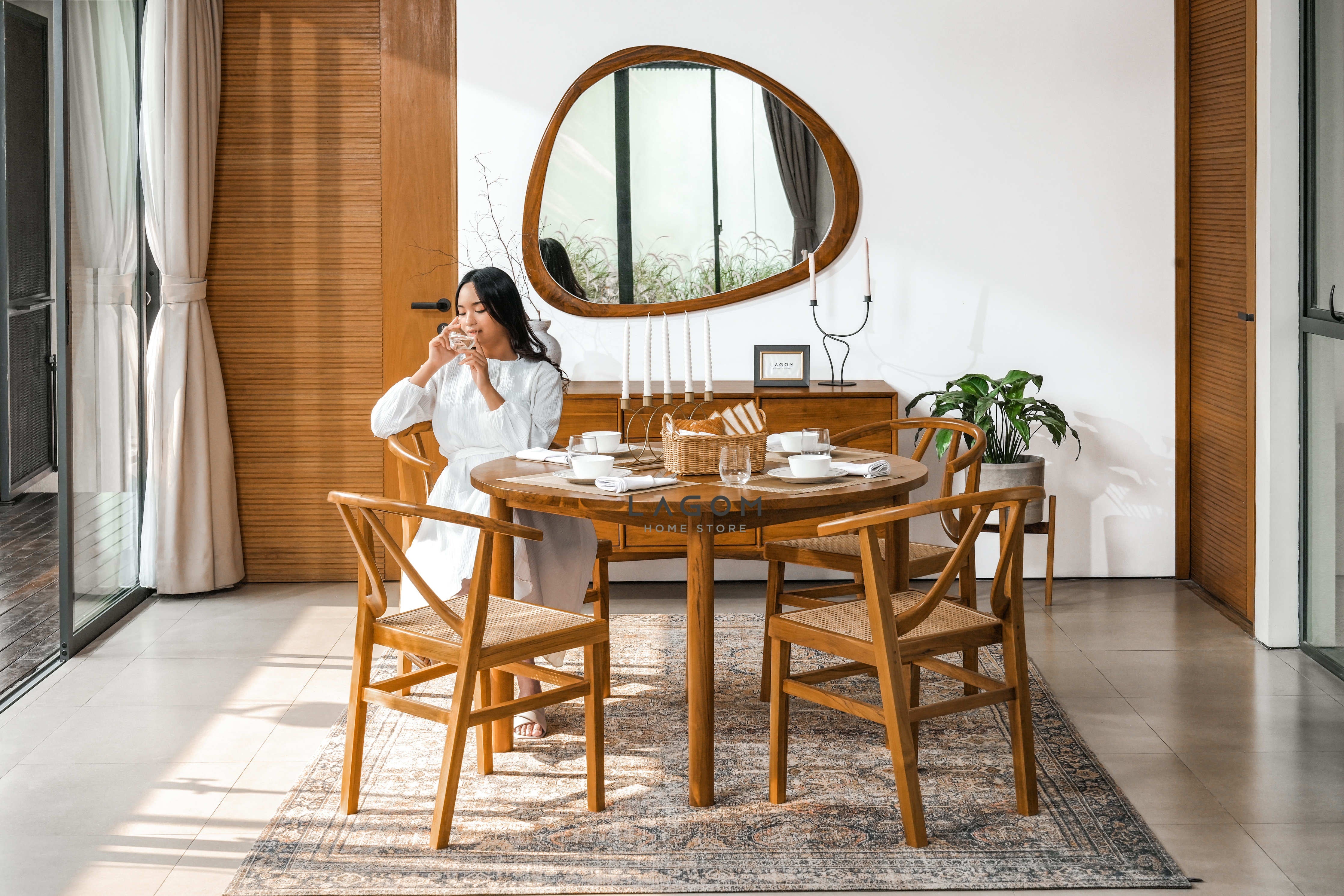 Kursi Unik untuk Meja Makan dari Kayu Jati dan Rotan Dining Chair Lagom Home Store Jati Furnitur Teak Furniture Jakarta