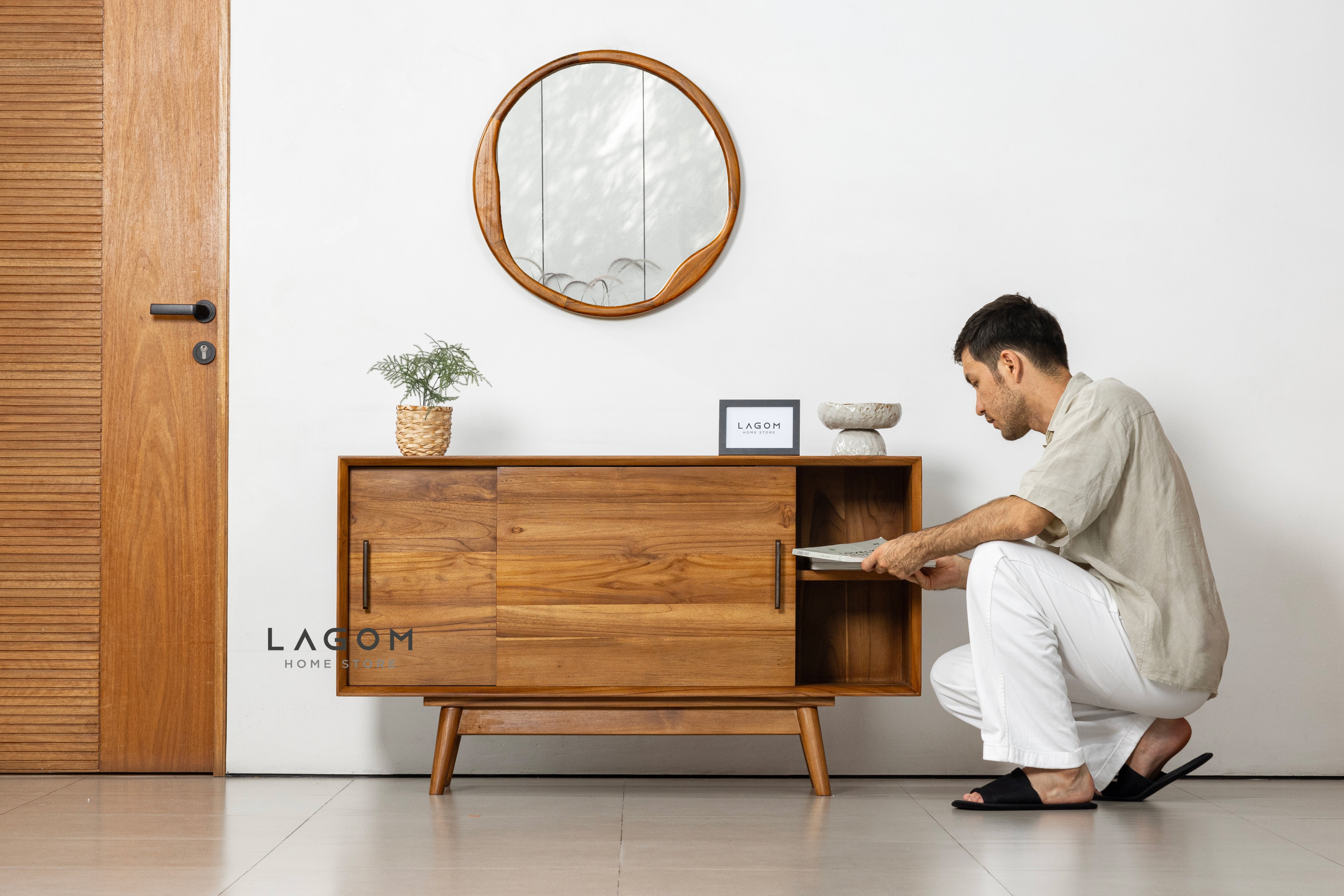 Meja TV/Meja Konsol dengan Pintu Geser dari Kayu Jati - Panjang 122 cm TV Cabinet Lagom Home Store Jati Furnitur Teak Furniture Jakarta