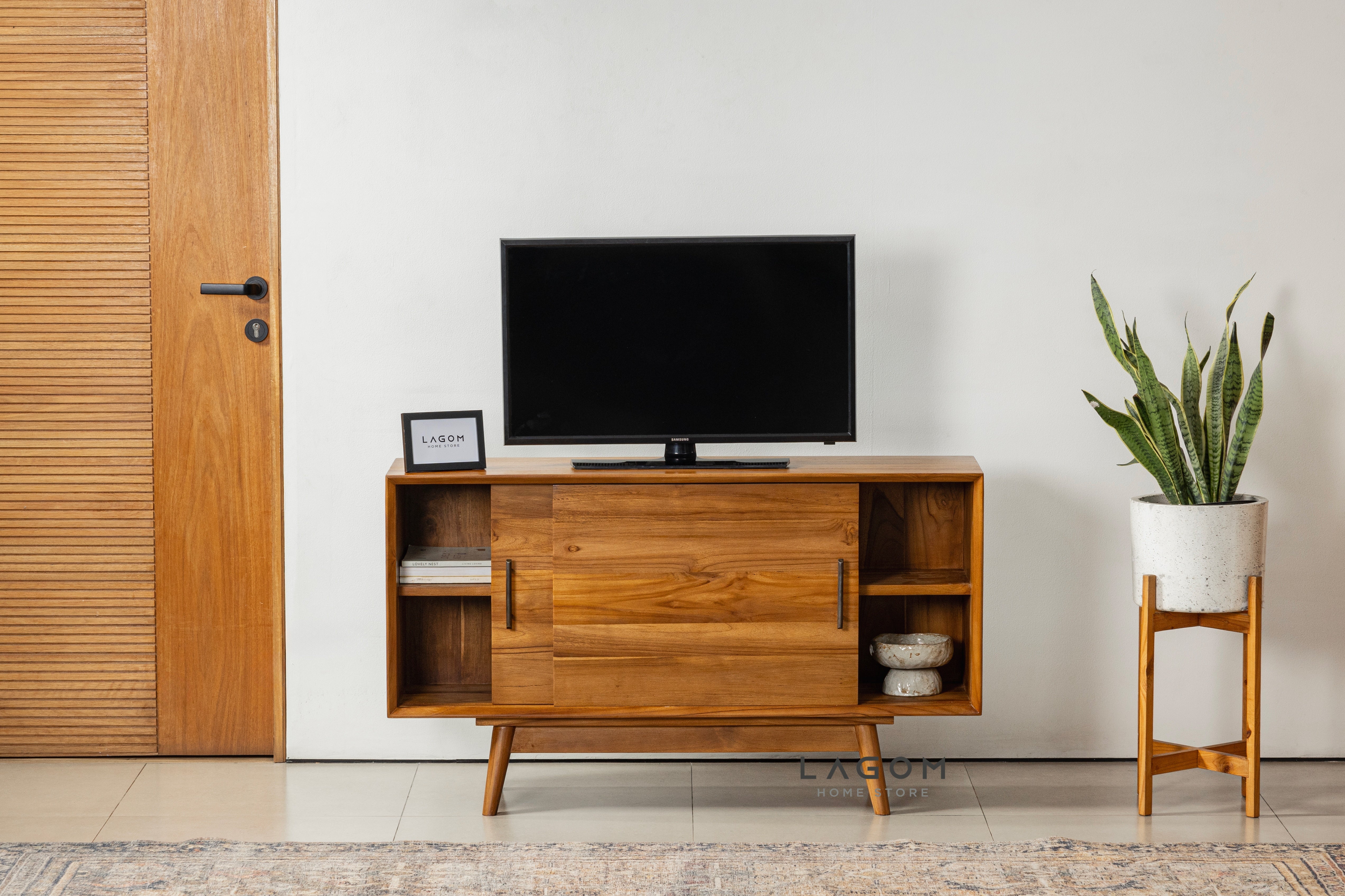 Meja TV/Meja Konsol dengan Pintu Geser dari Kayu Jati - Panjang 122 cm TV Cabinet Lagom Home Store Jati Furnitur Teak Furniture Jakarta