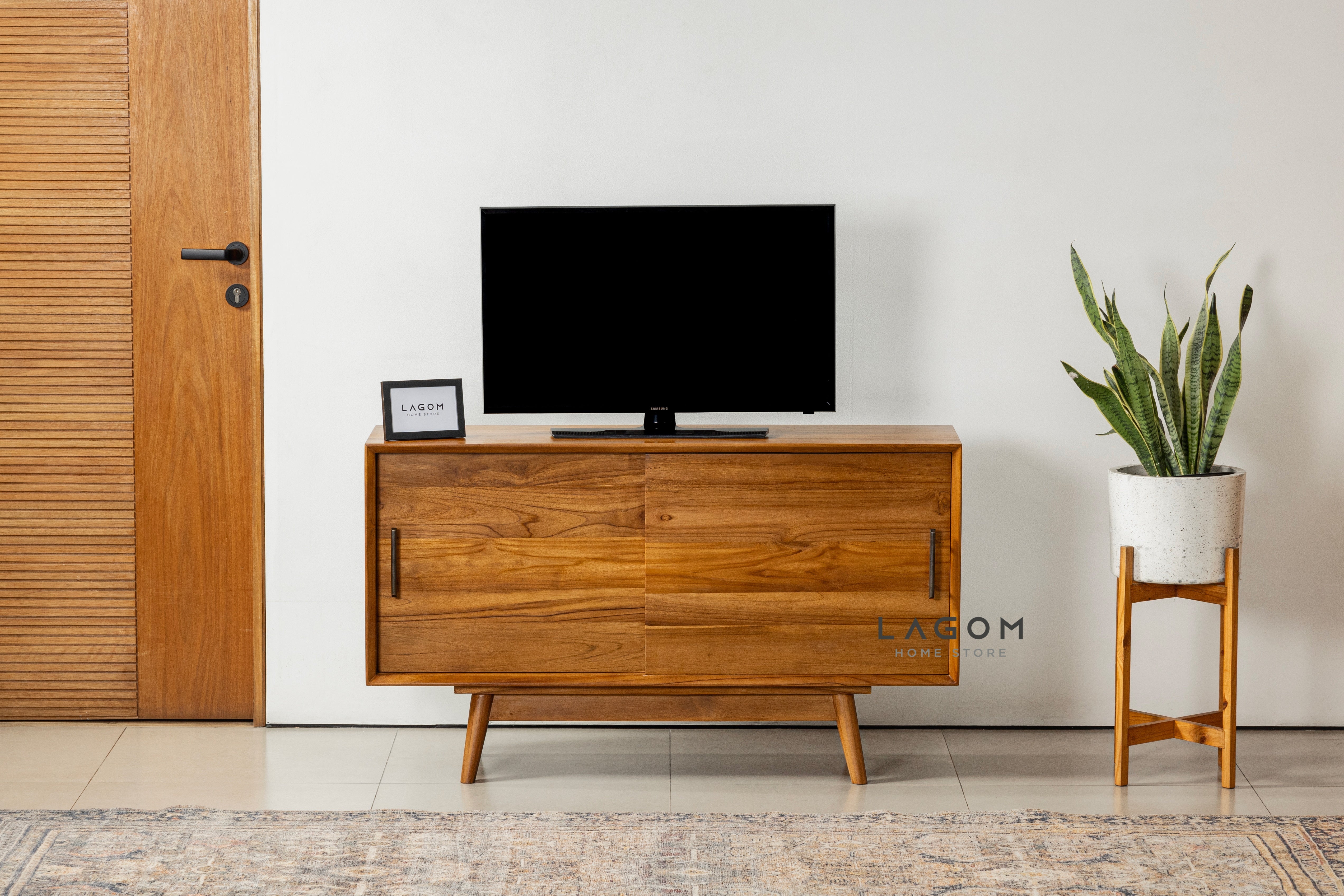 Meja TV/Meja Konsol dengan Pintu Geser dari Kayu Jati - Panjang 122 cm TV Cabinet Lagom Home Store Jati Furnitur Teak Furniture Jakarta