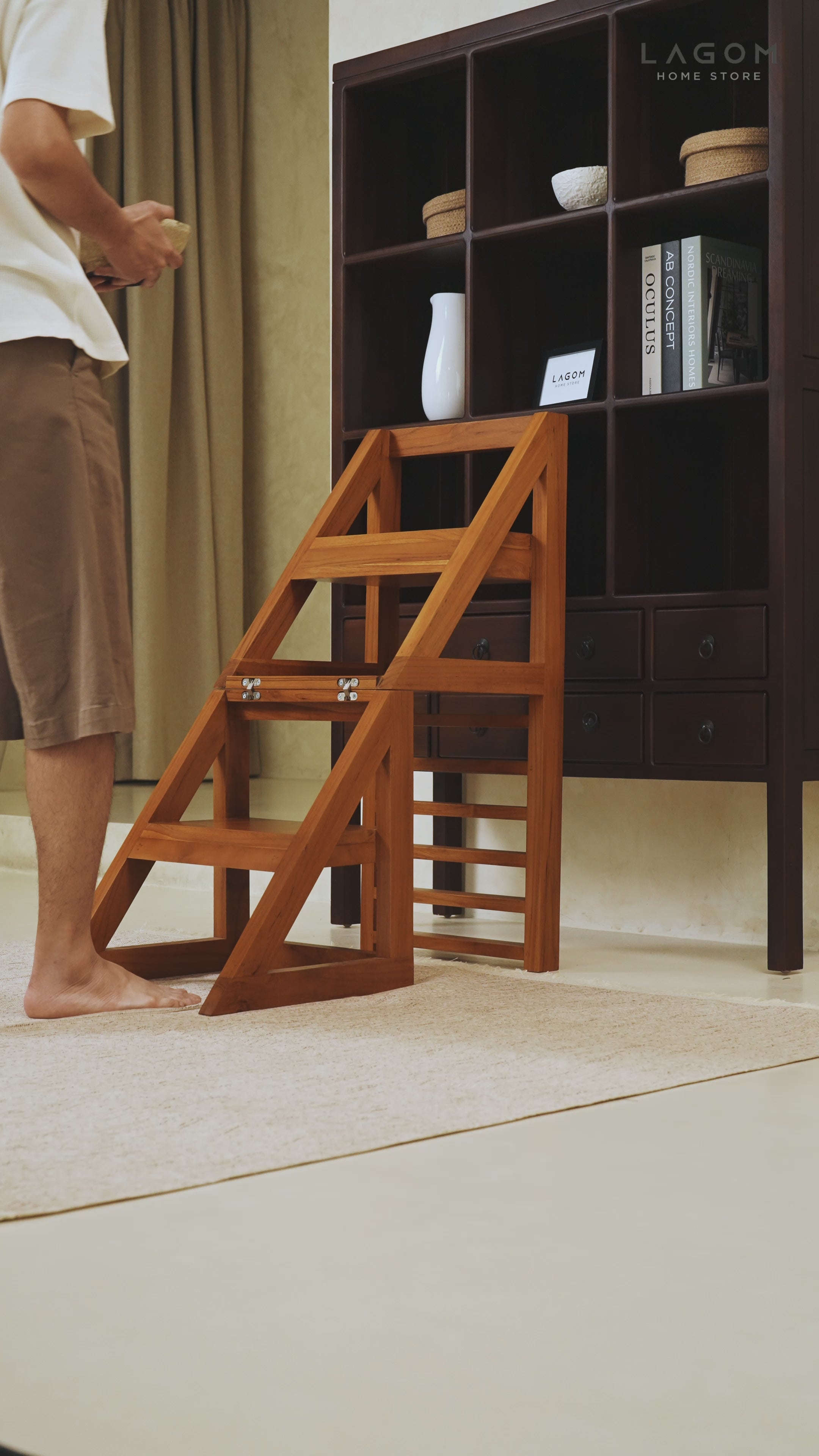 Kursi Tangga/Step Stool Multifungsi dari Kayu Jati