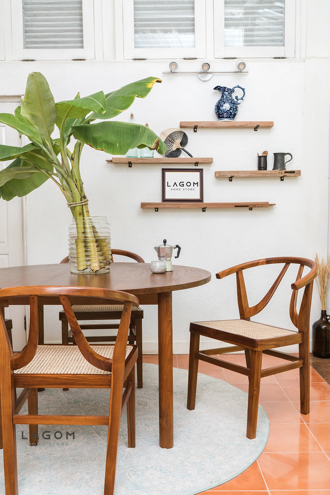 Set Meja Makan Bulat Kayu Jati dengan 4 Kursi Kombinasi Rotan Unik Dining Set Lagom Home Store Jati Furnitur Teak Furniture Jakarta